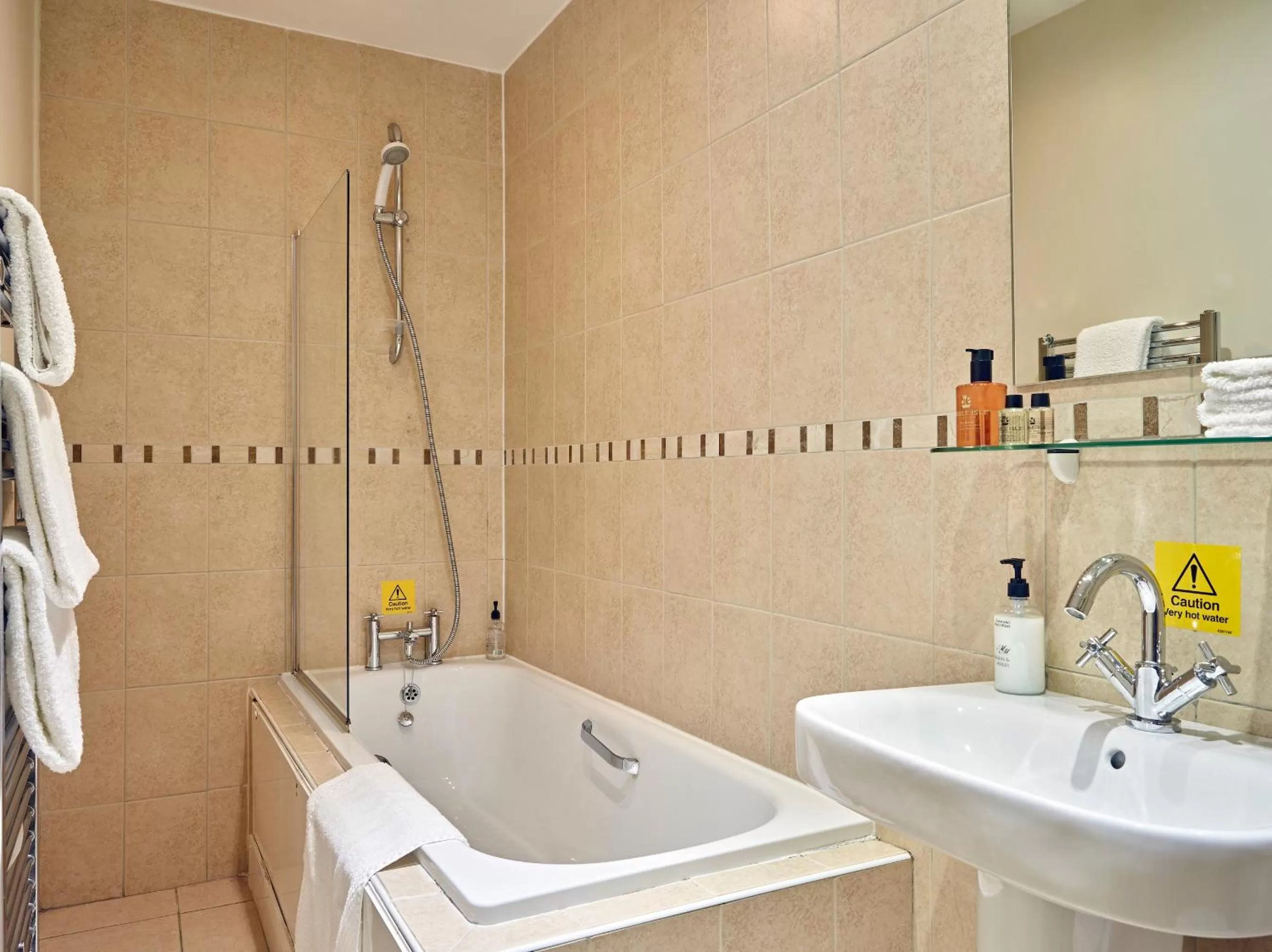 Bathroom in Tennant Arms Hotel