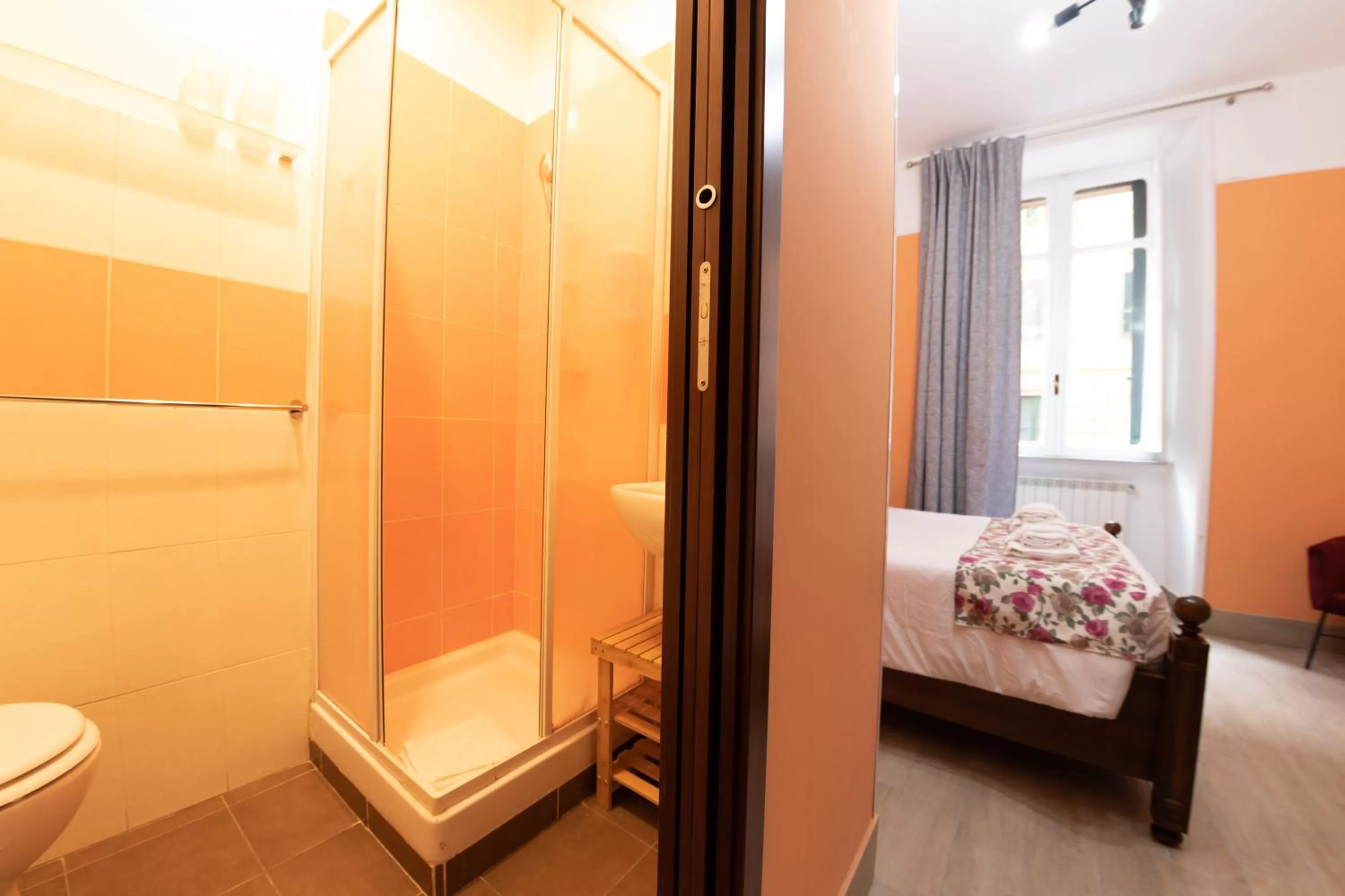 Bathroom in Domus Castroni Scipioni