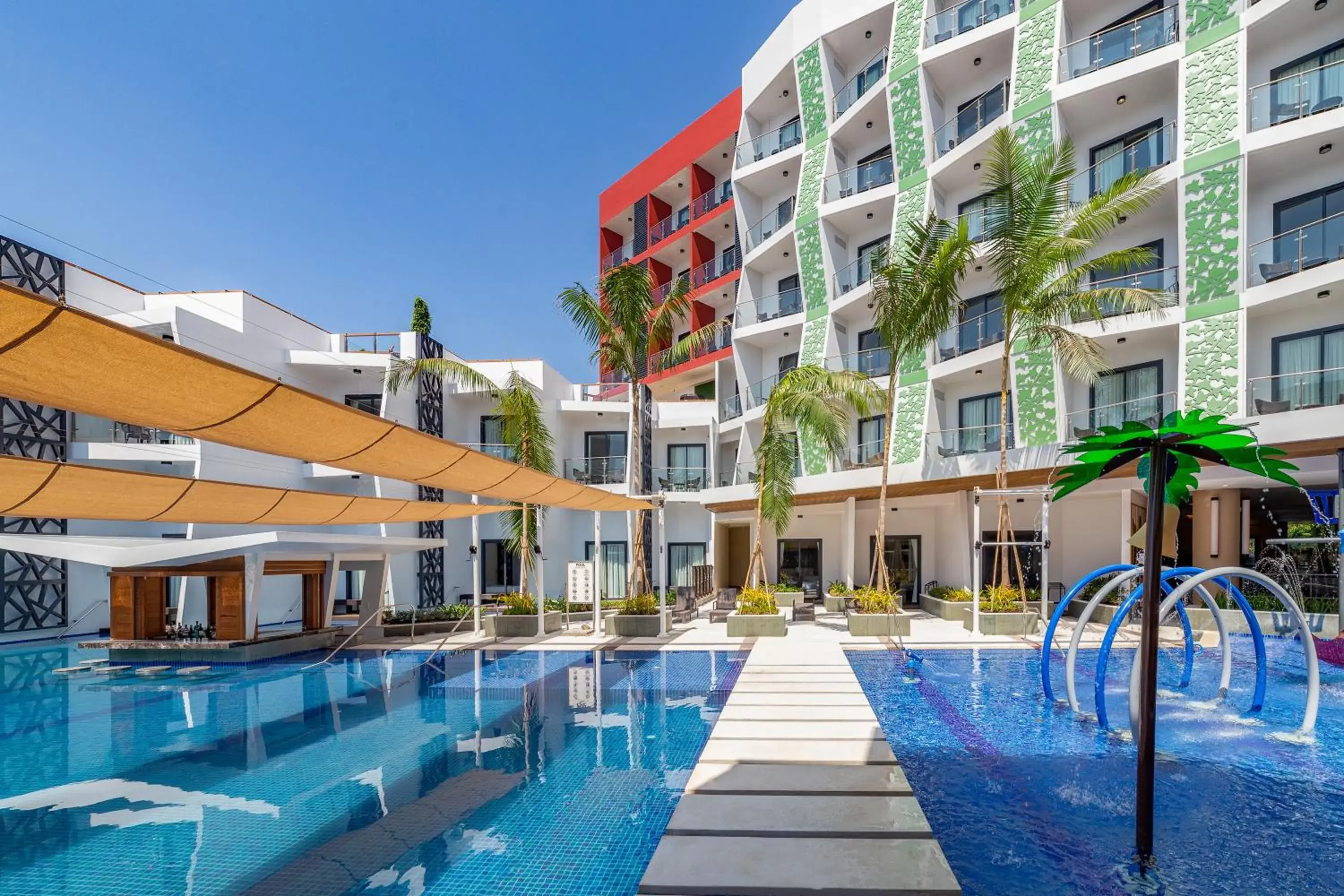 Swimming pool in Best Western Plus The Ivywall Resort-Panglao Swimming pool in Best Western Plus The Ivywall Resort-Panglao