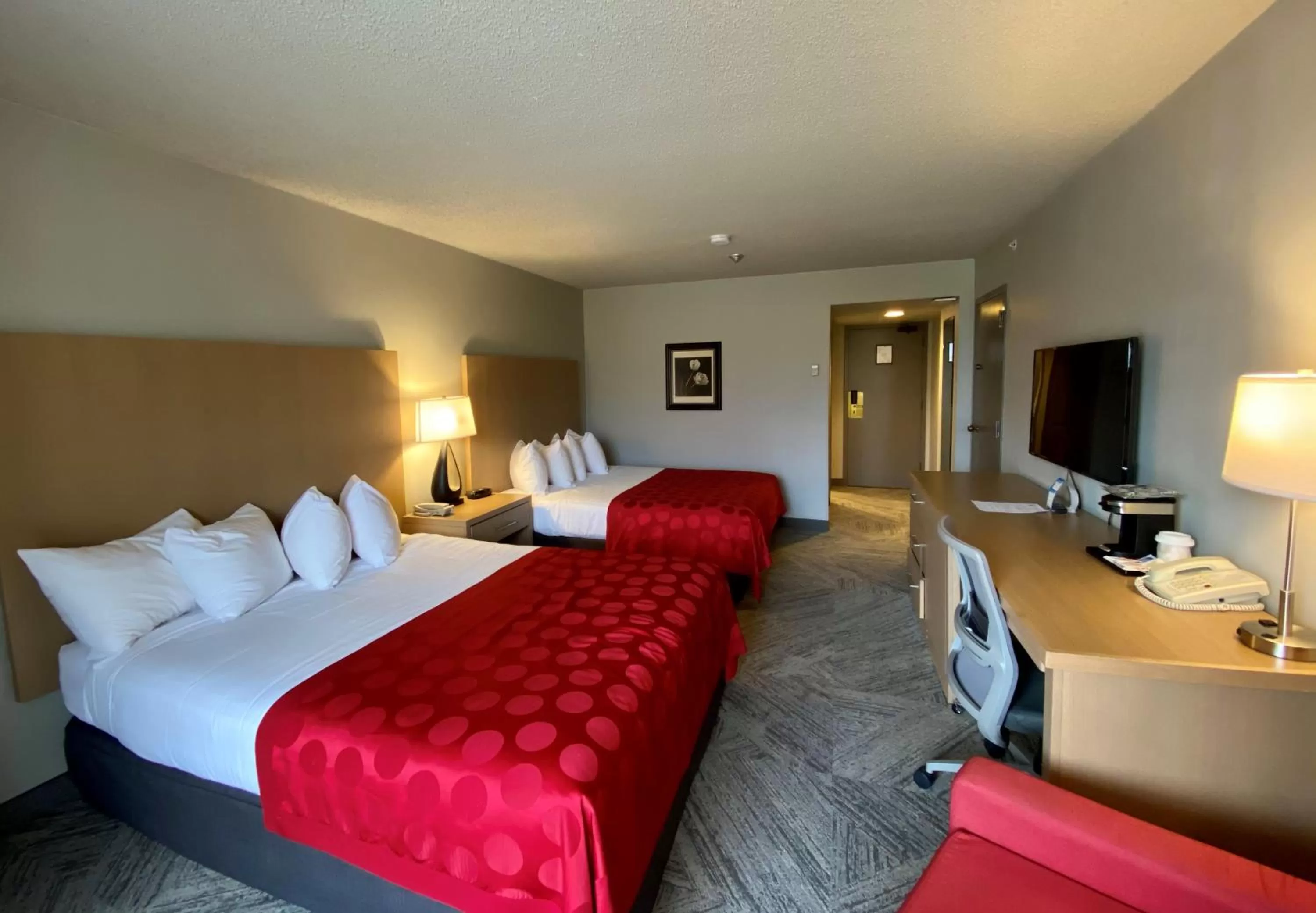 Bedroom, Bed in Penticton Lakeside Resort