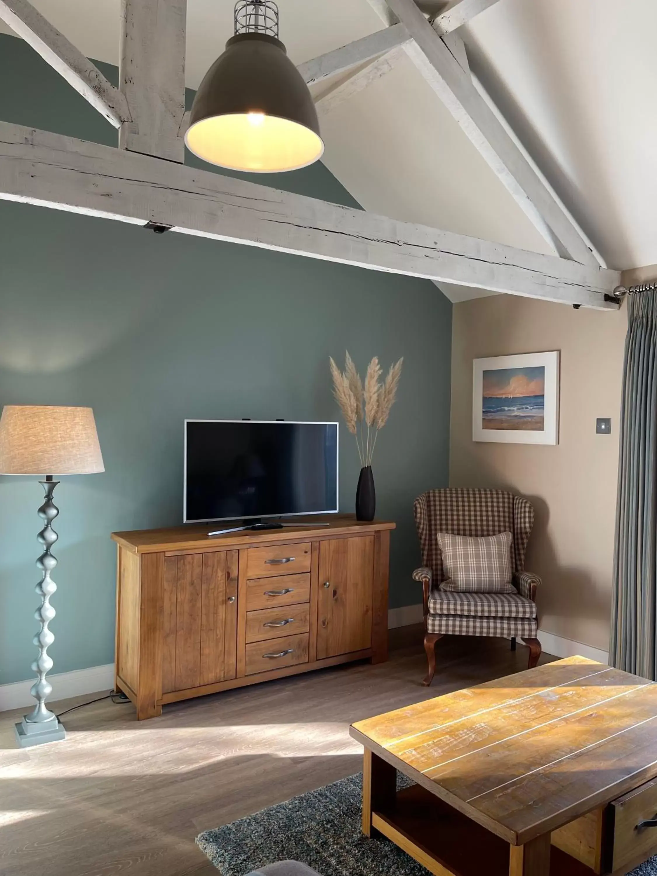 Living room, TV/Entertainment Center in Park Farm Hotel