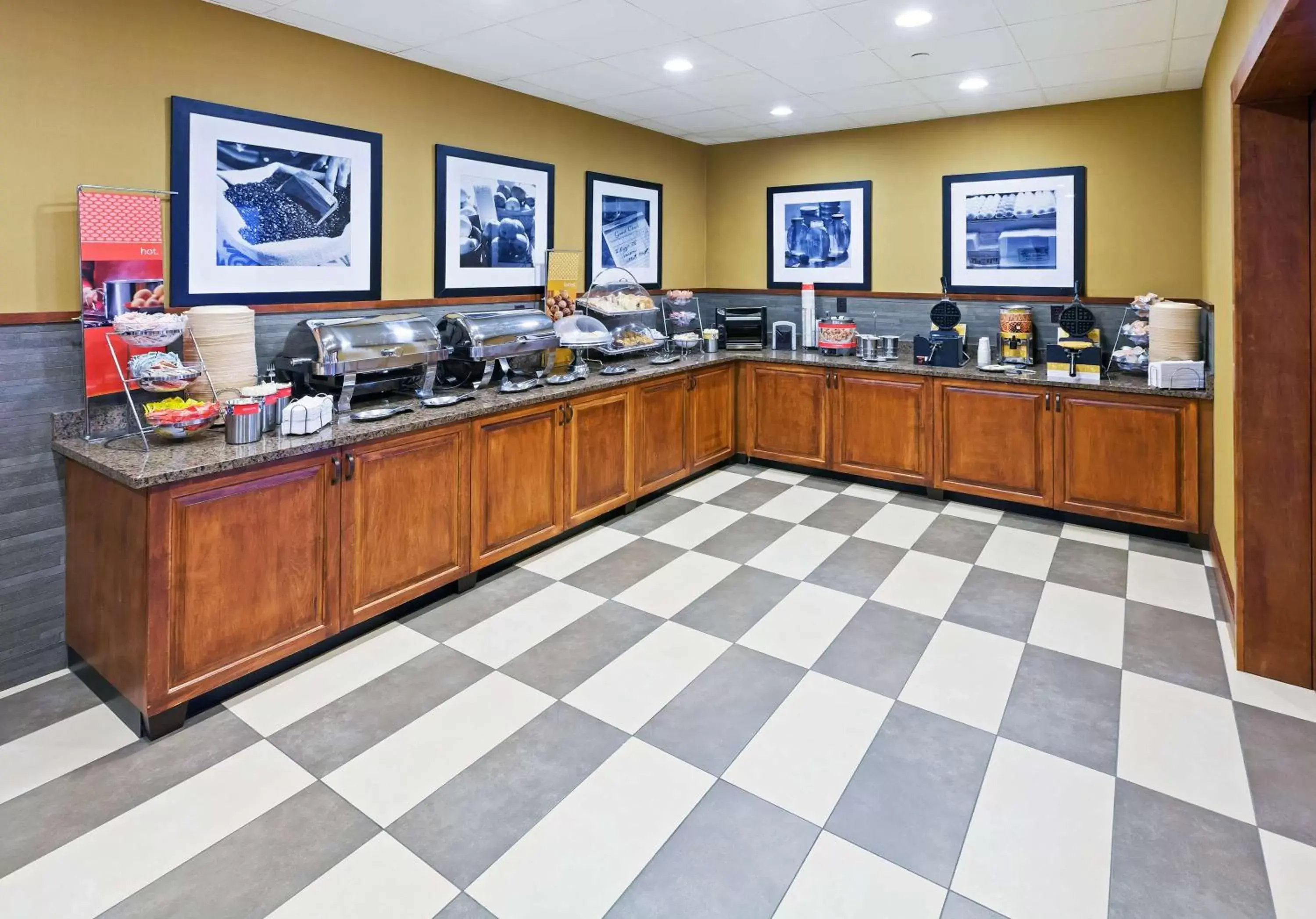 Breakfast, Restaurant/Places to Eat in Hampton Inn & Suites Dallas-Mesquite