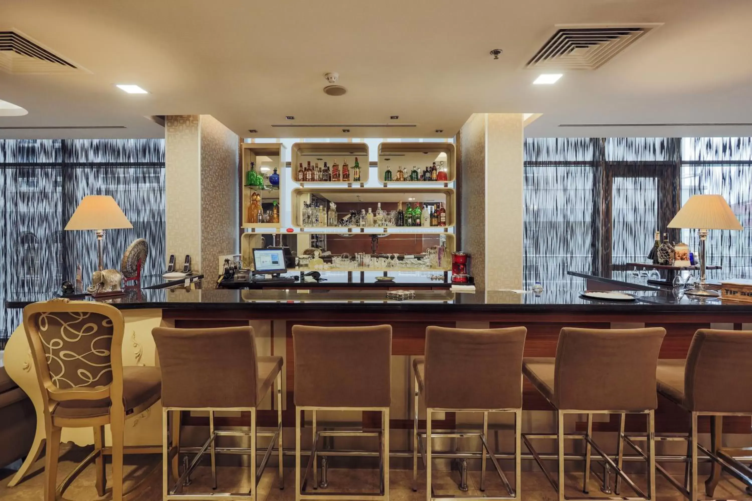 Restaurant/places to eat, Lounge/Bar in Niza Park Hotel