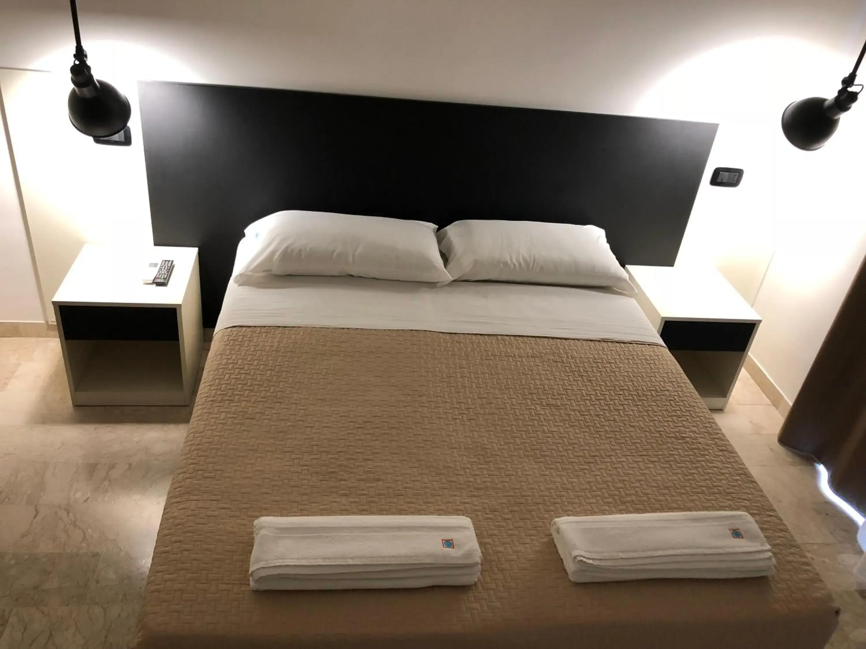 Bed in Albergo Milazzo INN - AiMori