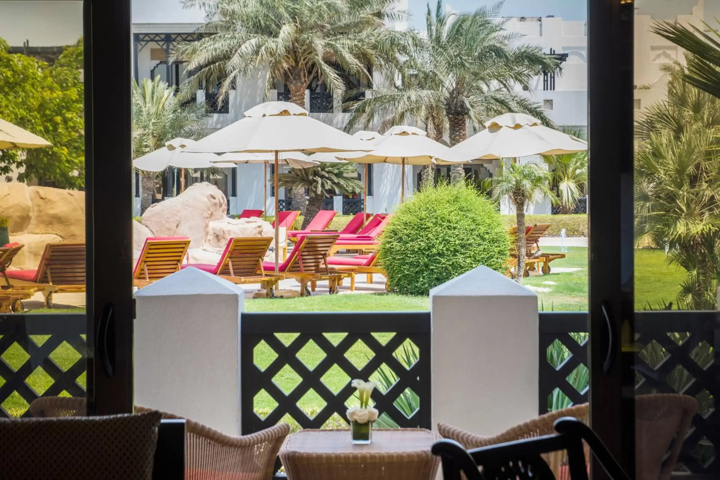 Swimming pool, Restaurant/Places to Eat in Sharq Village & Spa, a Ritz-Carlton Hotel