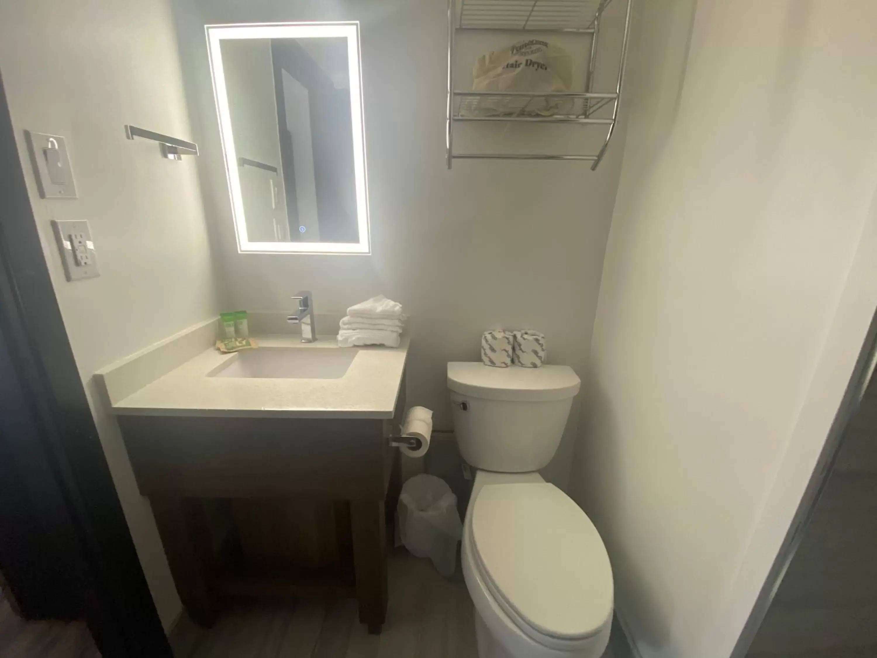 Toilet, Bathroom in Pembroke Inn