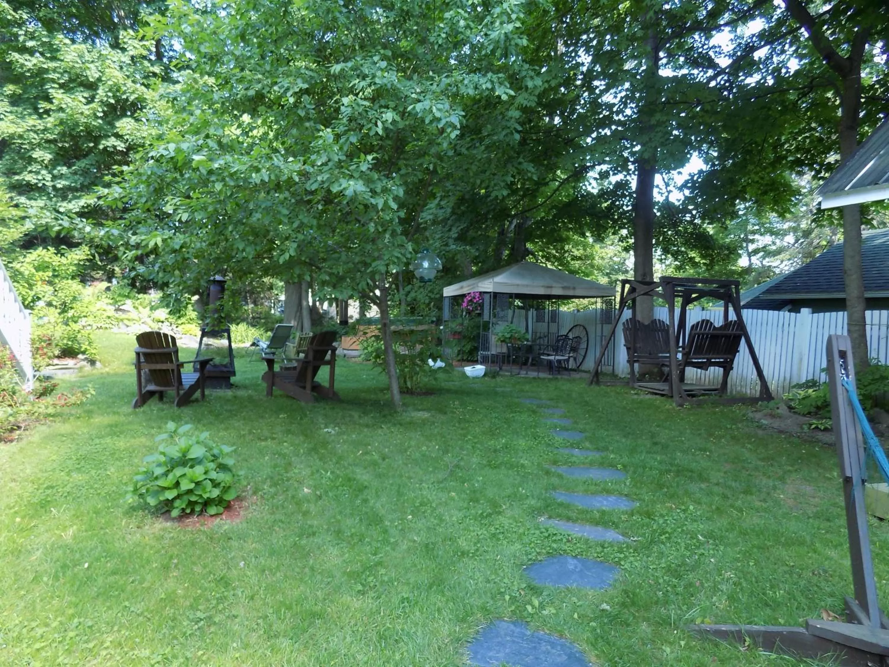 Garden in À L'Ancestrale B&B