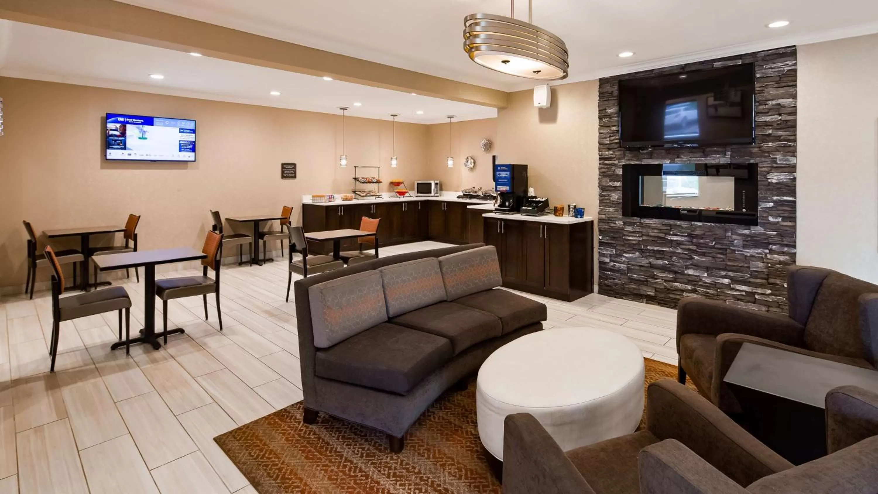 Lobby or reception in Best Western Muscatine - Pearl City Hotel