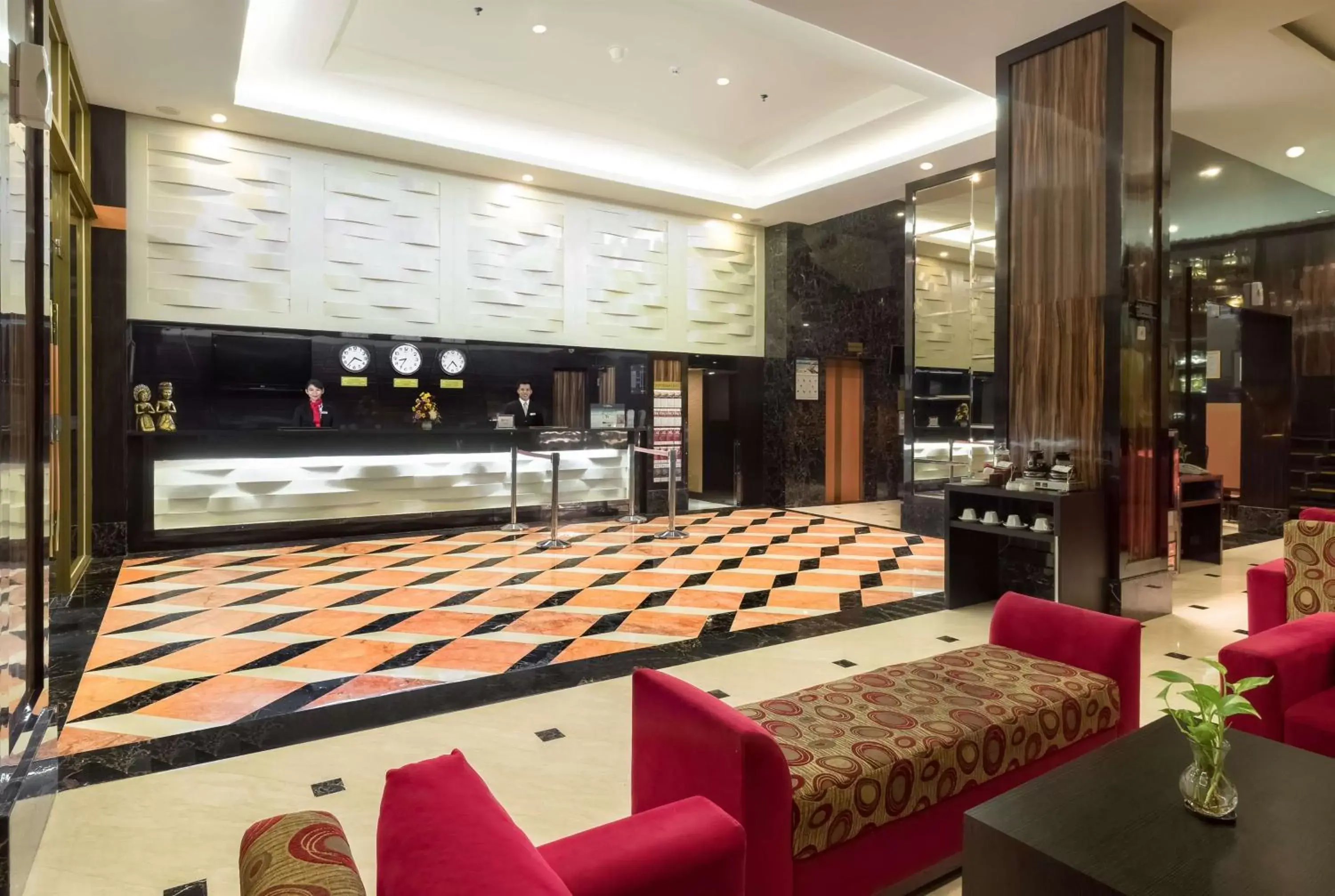 Lobby or reception, Restaurant/Places to Eat in Best Western Plus Makassar Beach