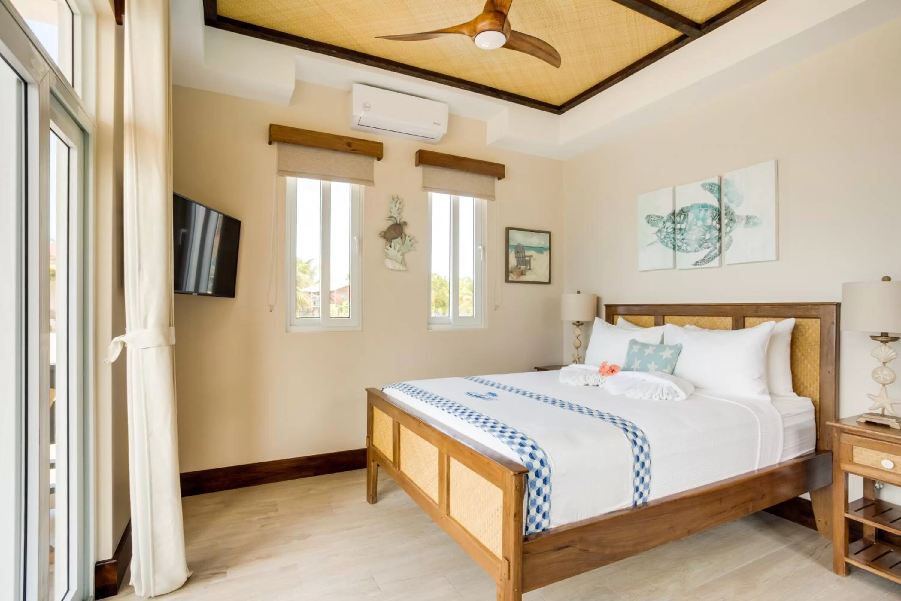 Bedroom, Bed in Ocean Breeze