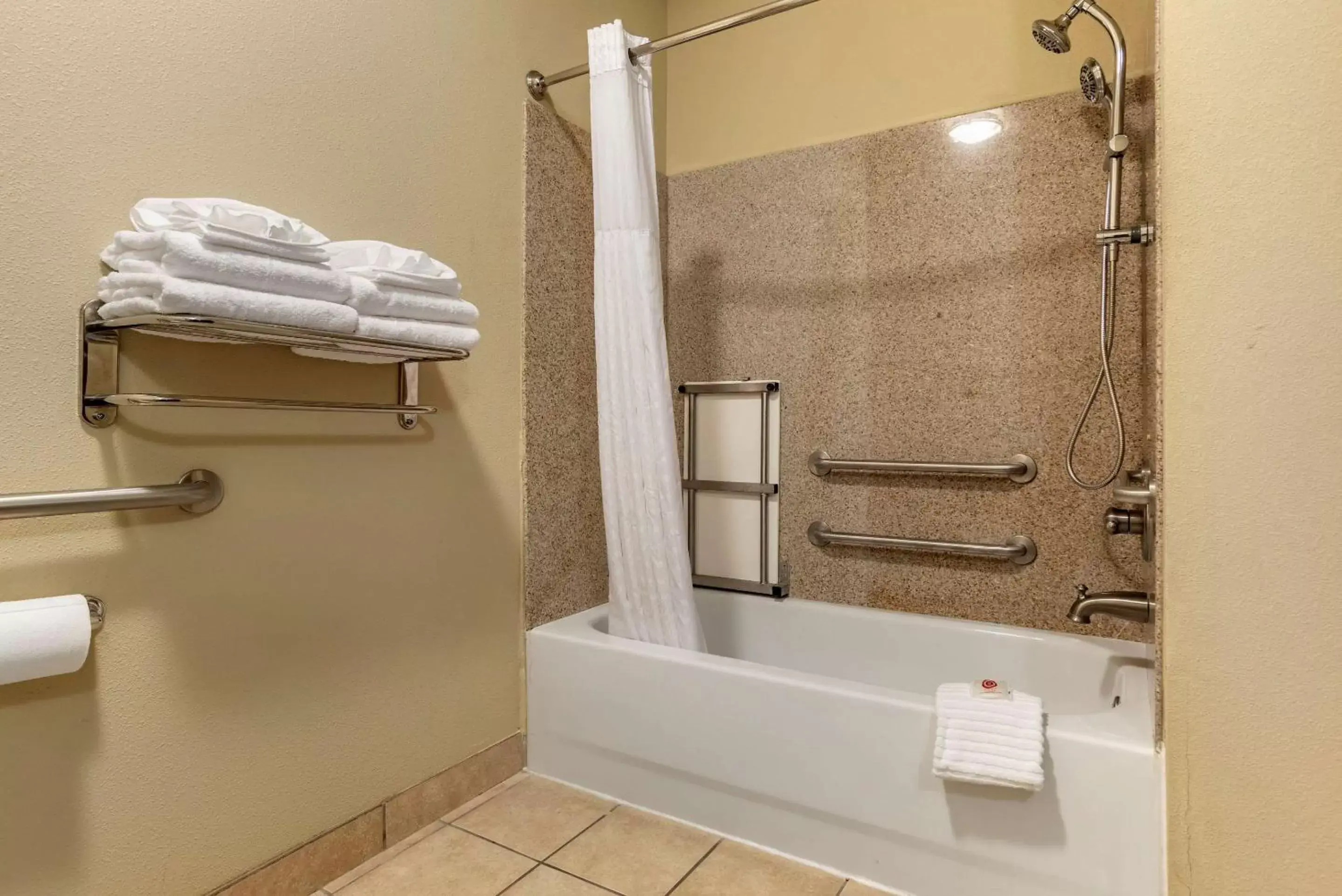 Photo of the whole room, Bathroom in Comfort Suites Airport South