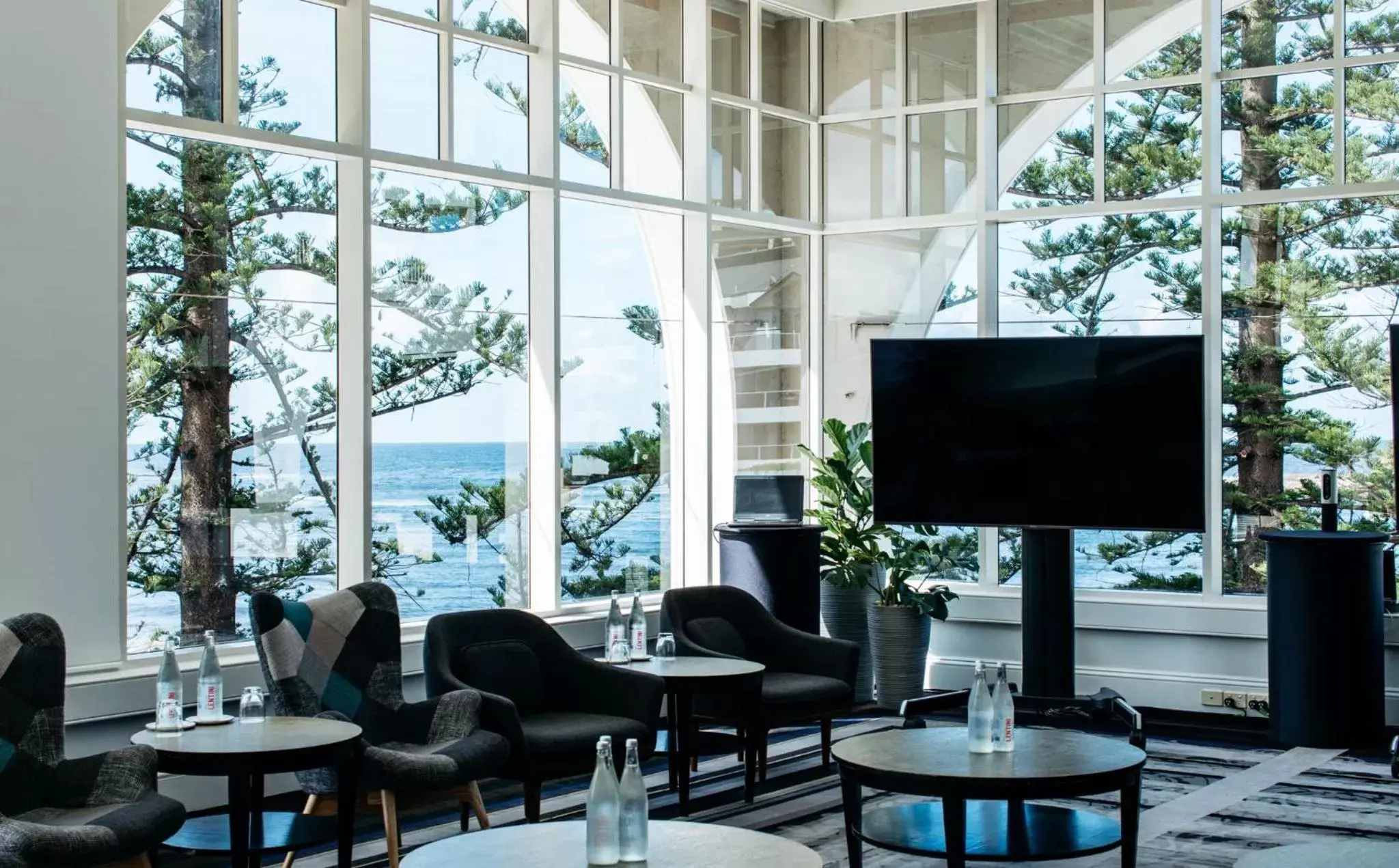 Meeting/conference room, TV/Entertainment Center in Crowne Plaza Terrigal Pacific, an IHG Hotel