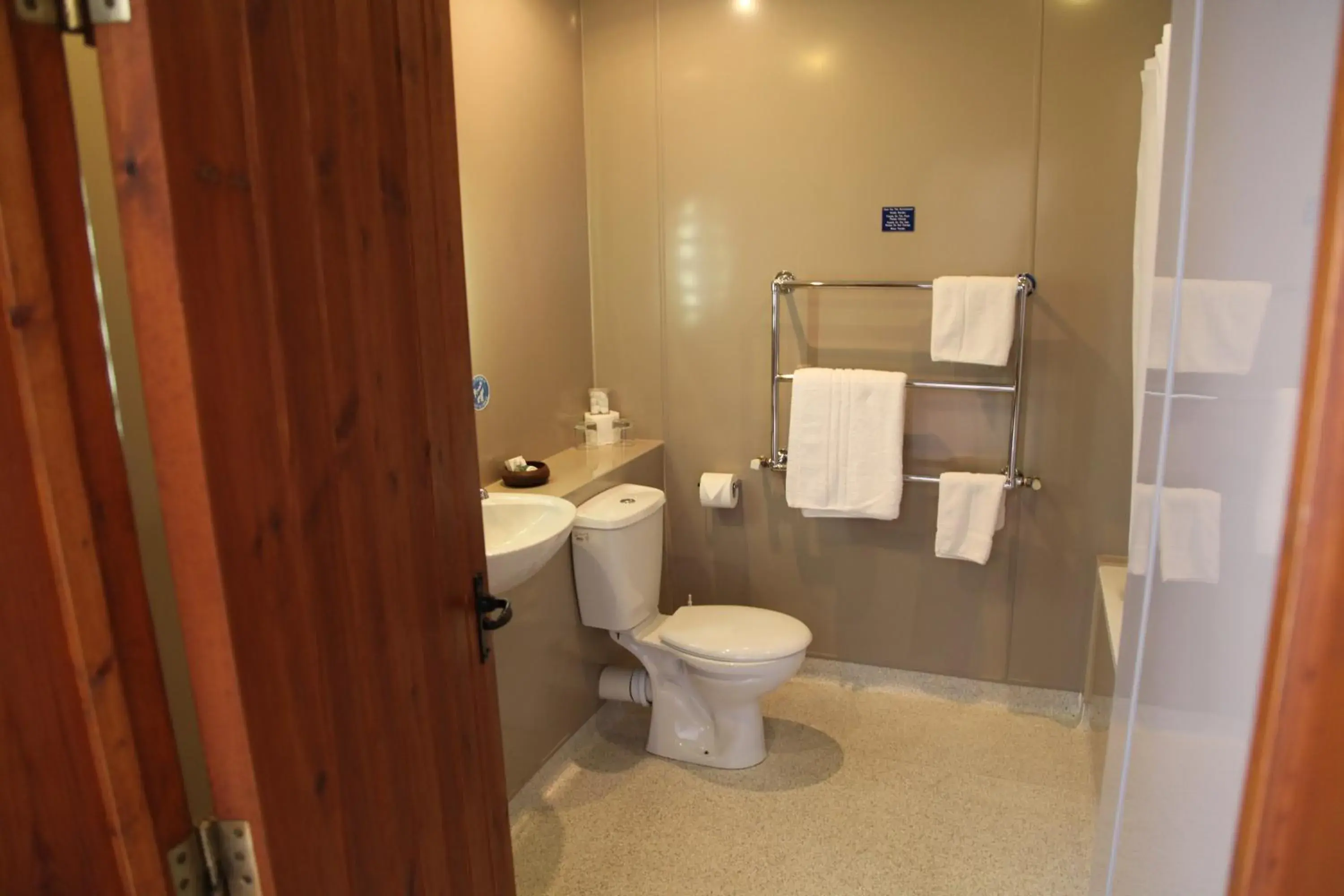 Bathroom in Ivy House Country Hotel