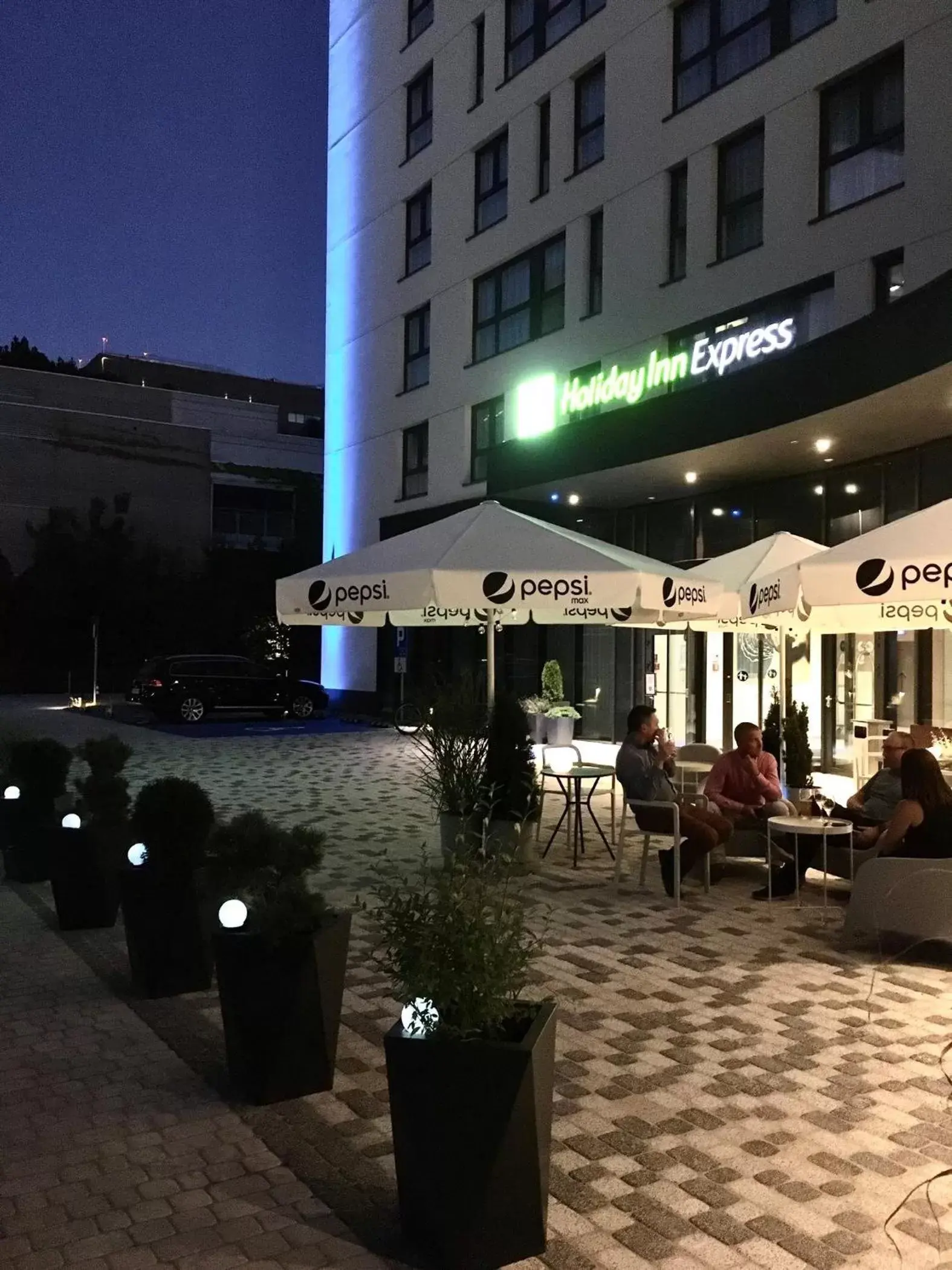 Patio, Restaurant/Places to Eat in Holiday Inn Express Warsaw - Mokotow, an IHG Hotel