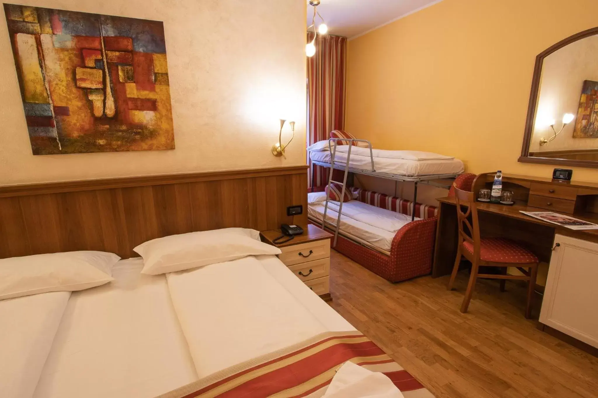 Quadruple Room in Hotel Bernina Quadruple Room in Hotel Bernina