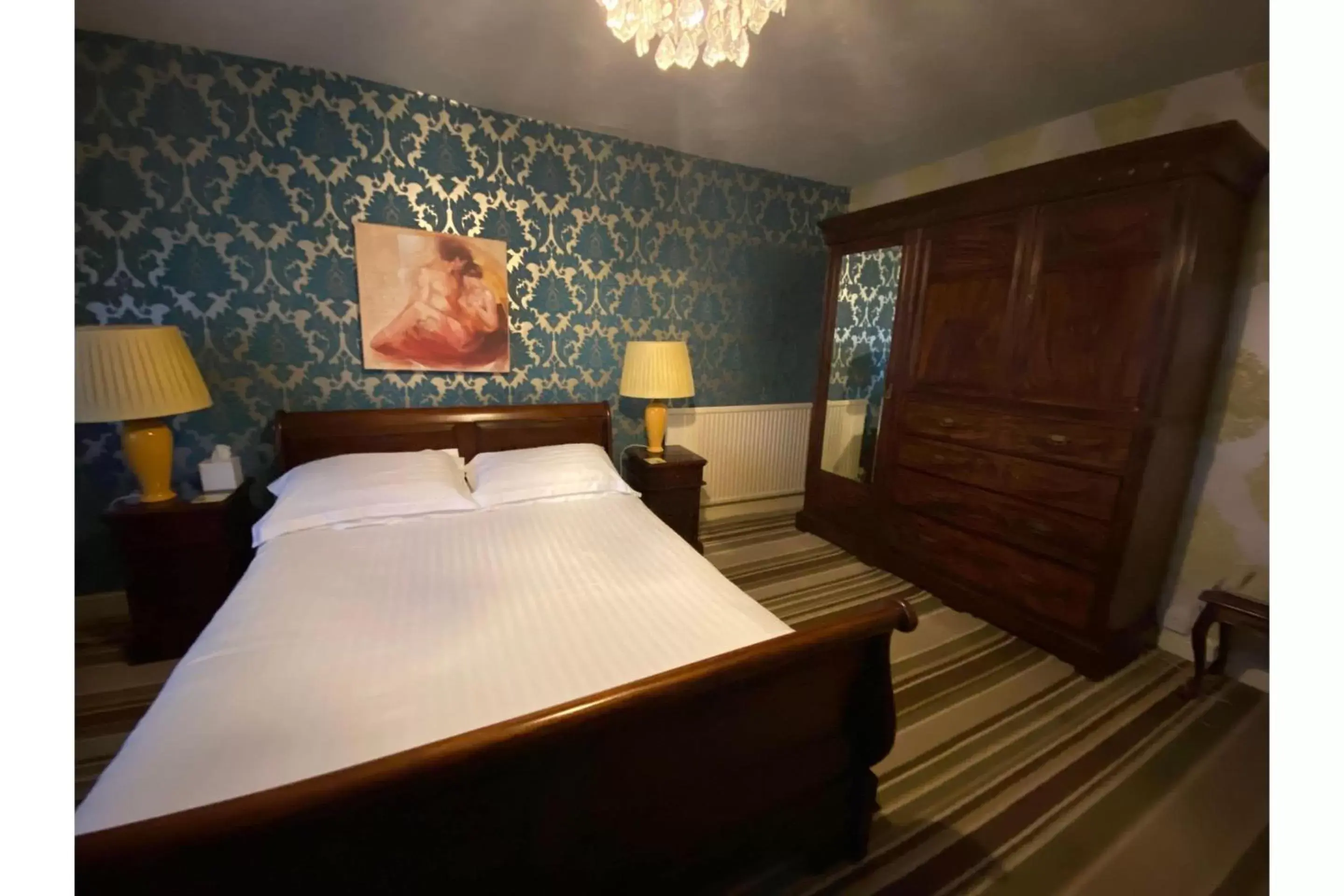 Bedroom, Bed in OYO Lamphey Hall Hotel