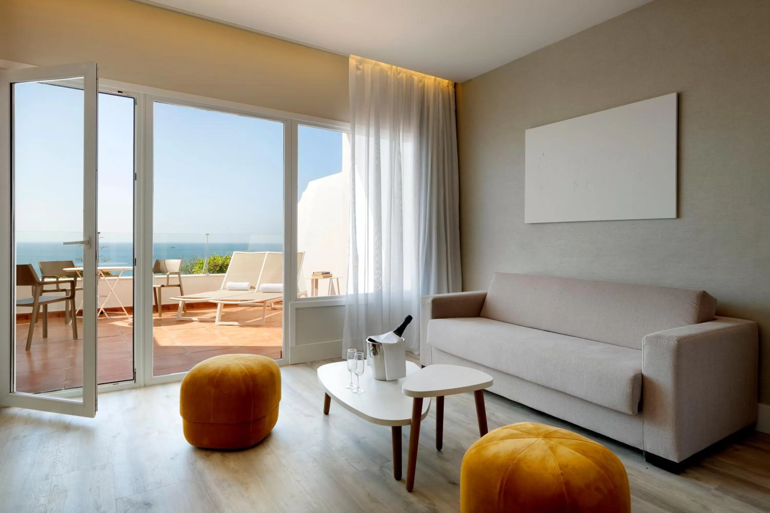 Seating area in Hotel Benalma Costa del Sol