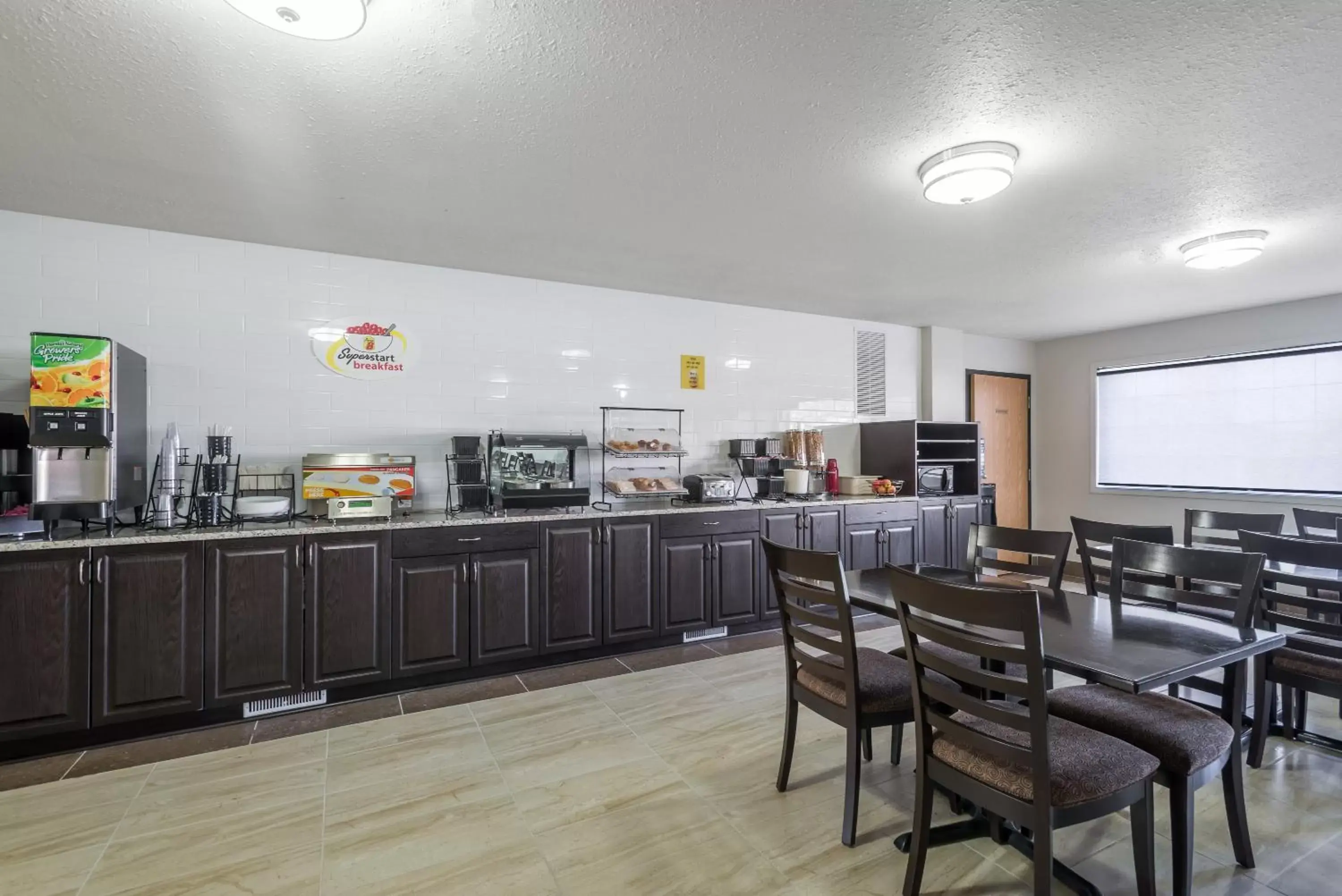 Breakfast, Restaurant/Places to Eat in Super 8 by Wyndham Grande Prairie