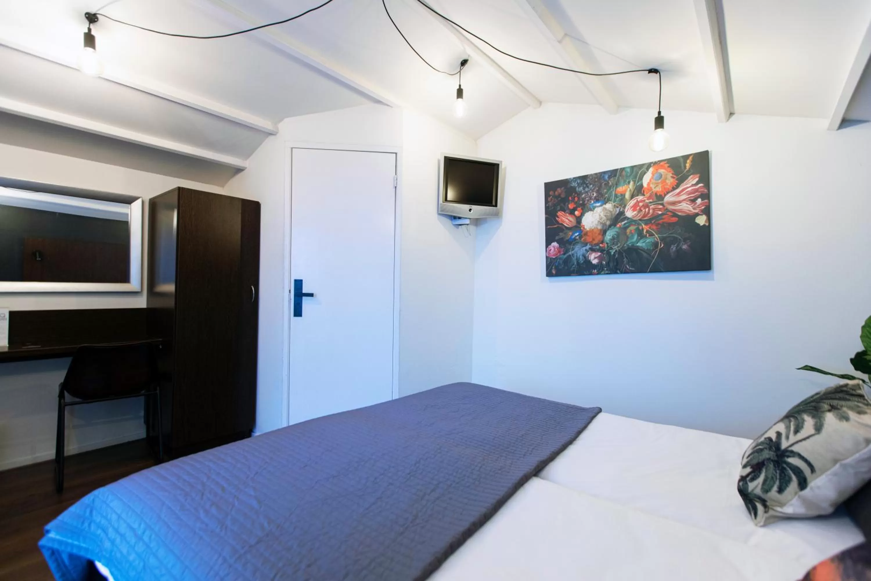 Bed in Quentin England Hotel