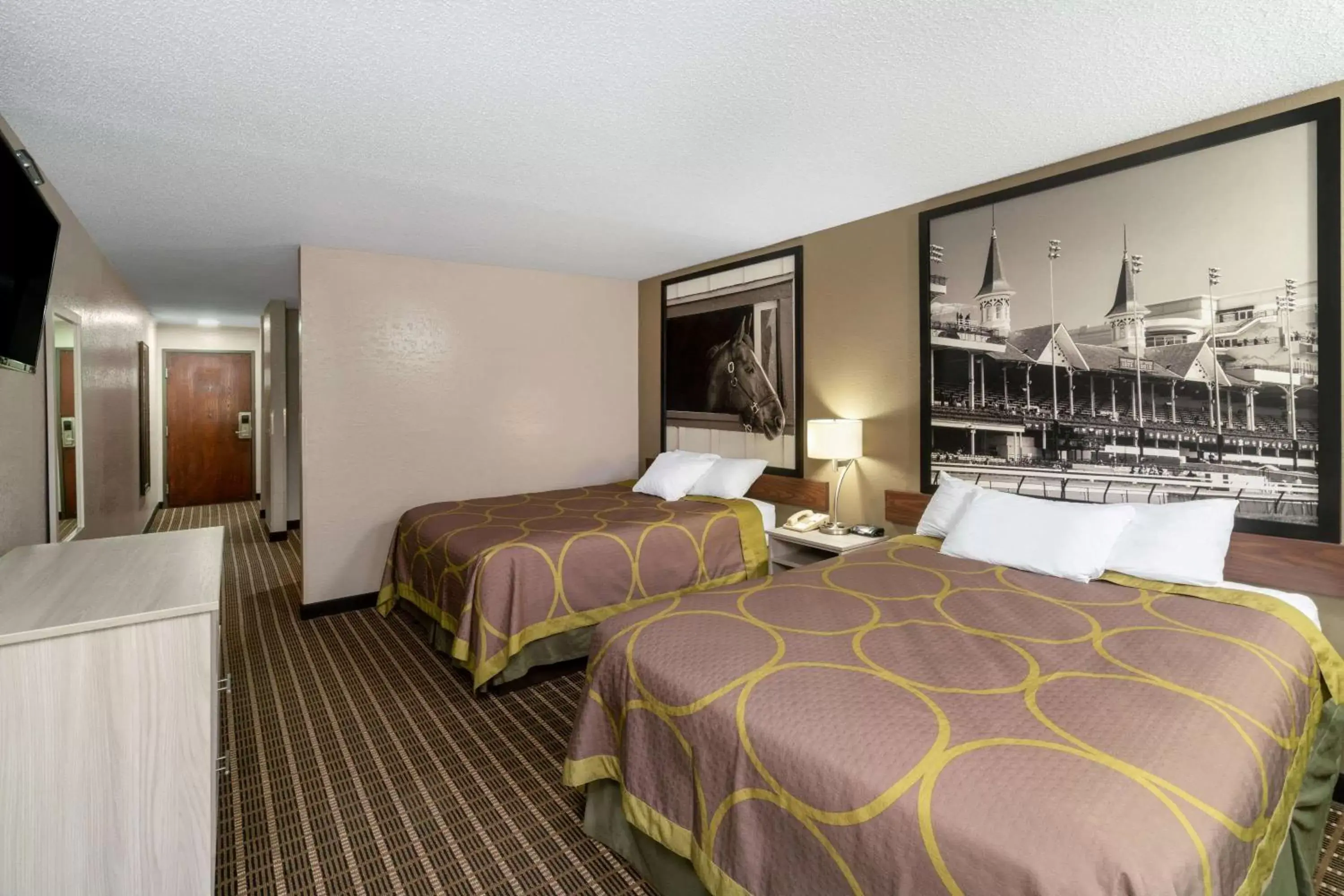 Photo of the whole room, Bed in Super 8 by Wyndham Shepherdsville - Louisville South I65