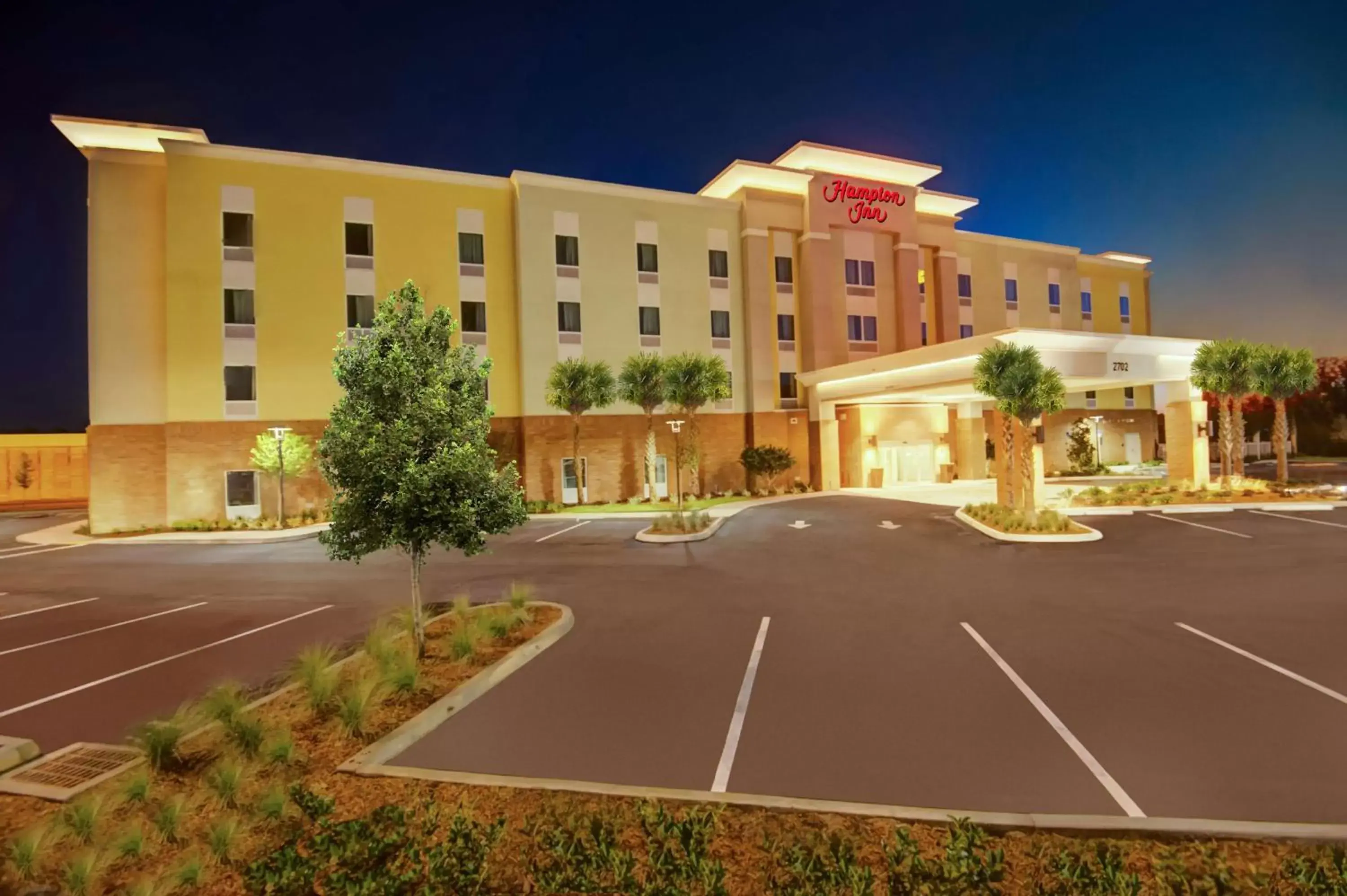 Property Building in Hampton Inn Plant City