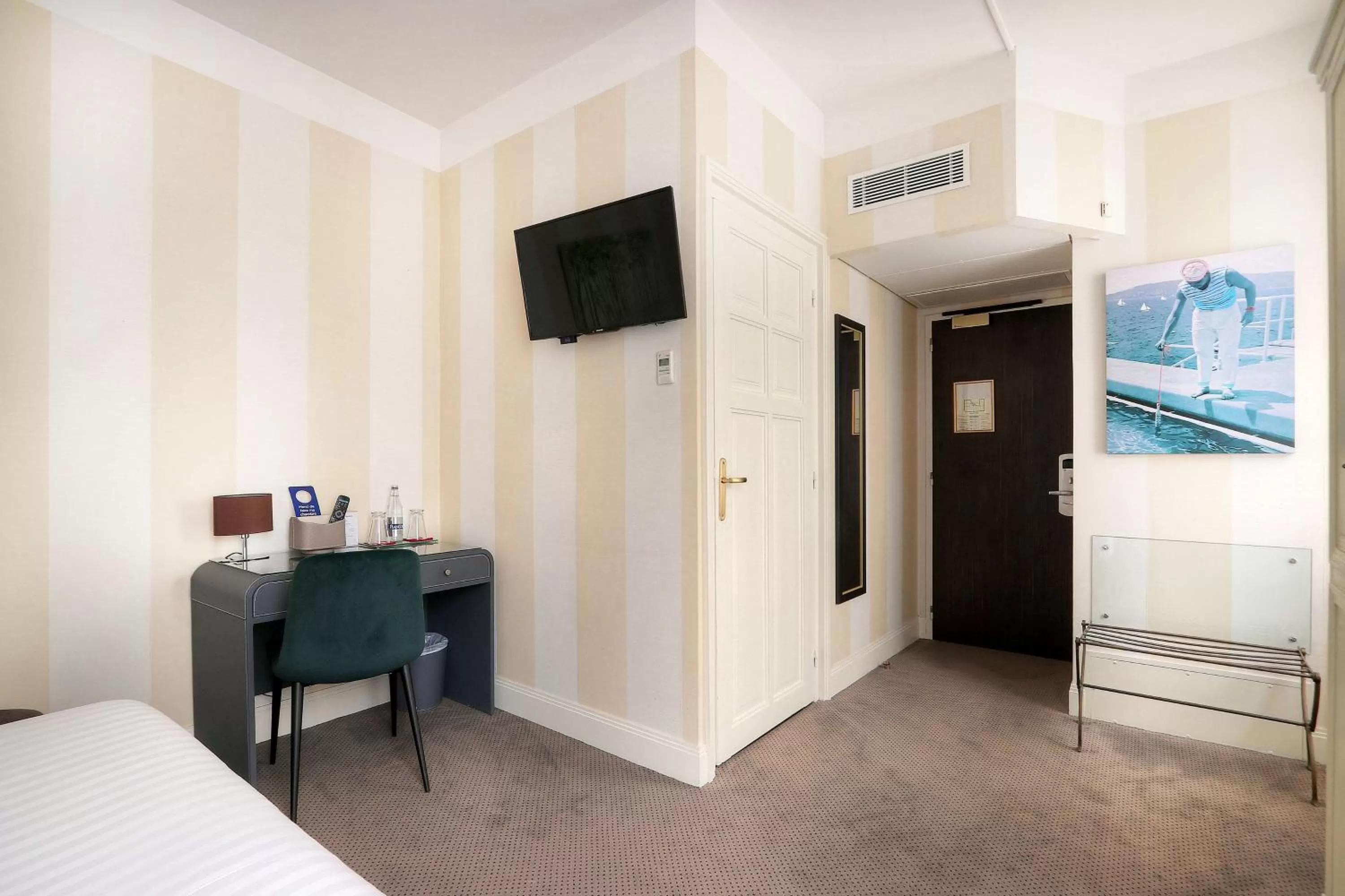 Bedroom, Bed in Best Western Hôtel Brittany La Baule Centre & Plages