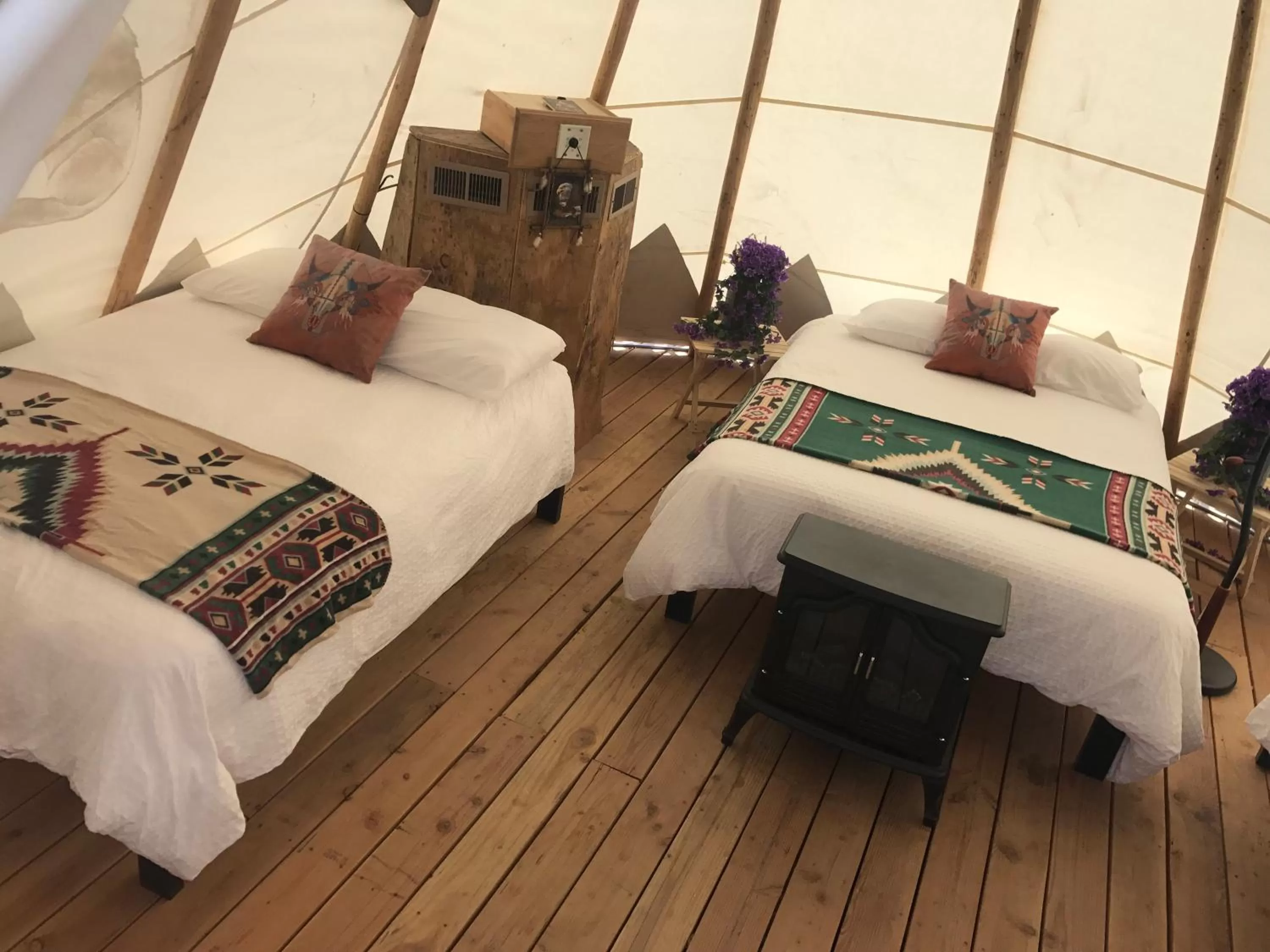 Bed in Olancha RV Park and Motel