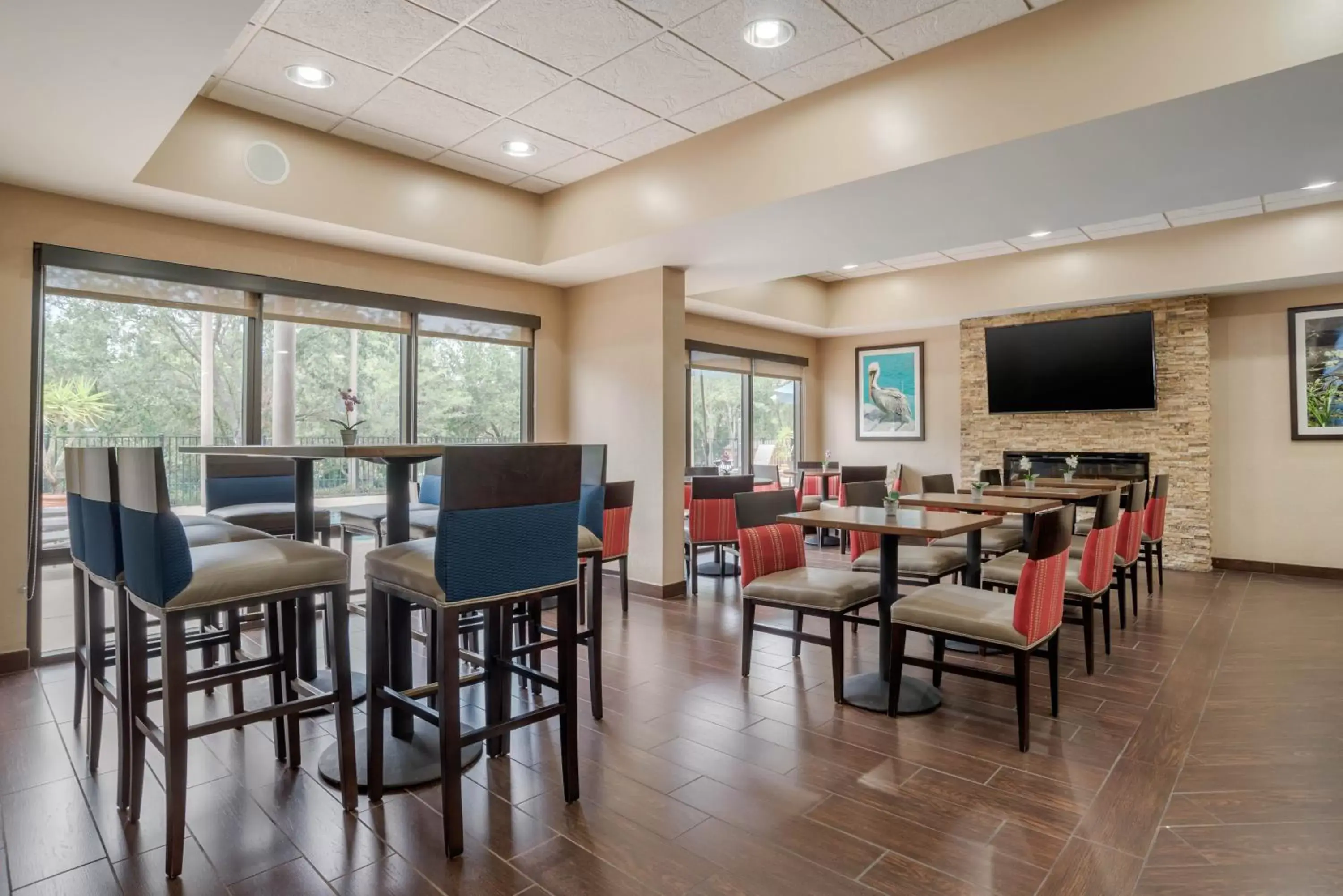 Restaurant/Places to Eat in Comfort Suites Tallahassee Downtown