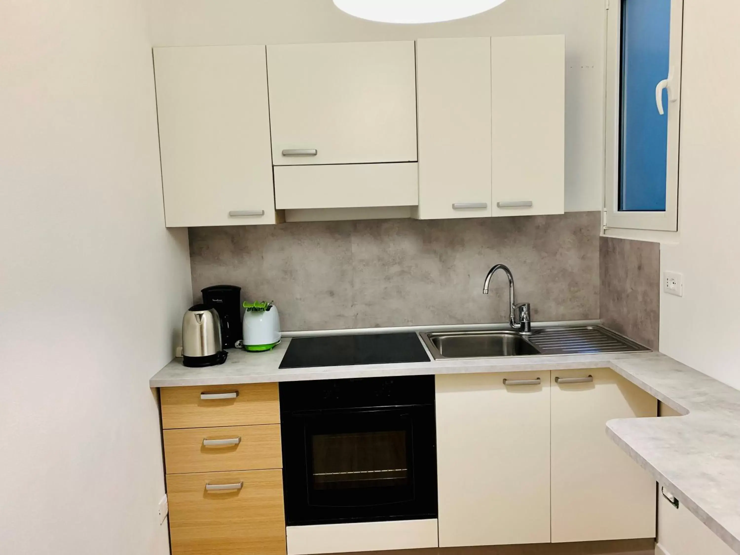 Kitchen or kitchenette, Kitchen/Kitchenette in Front Lake Apartment Bardolino