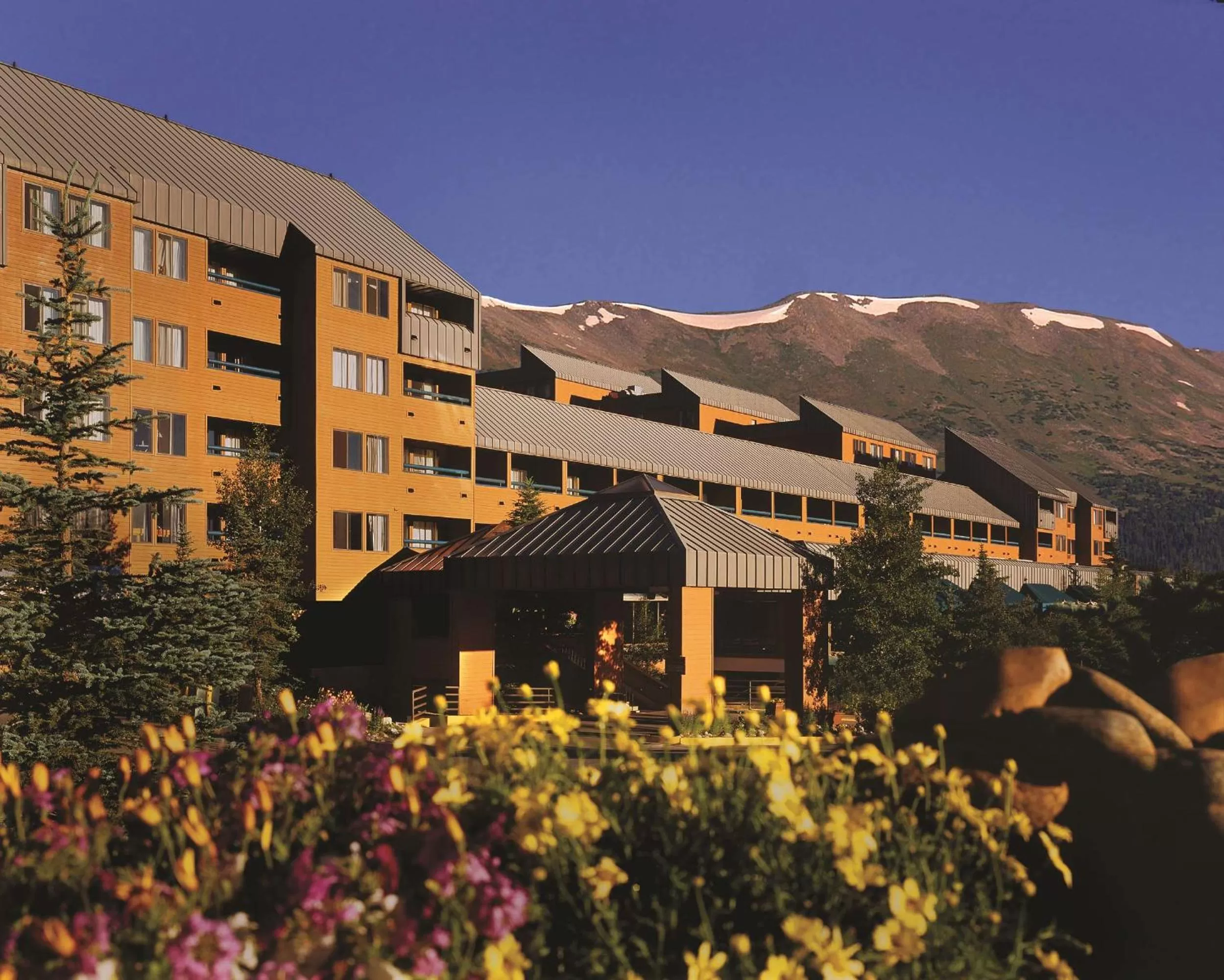 Hotel Alpenrock Breckenridge, Curio Collection by Hilton