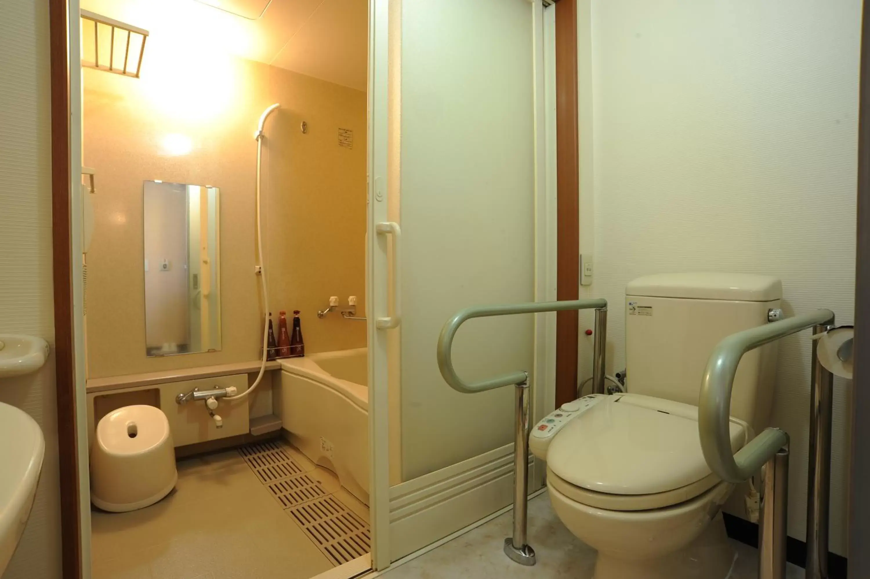 Bathroom in Suizenji Comfort Hotel