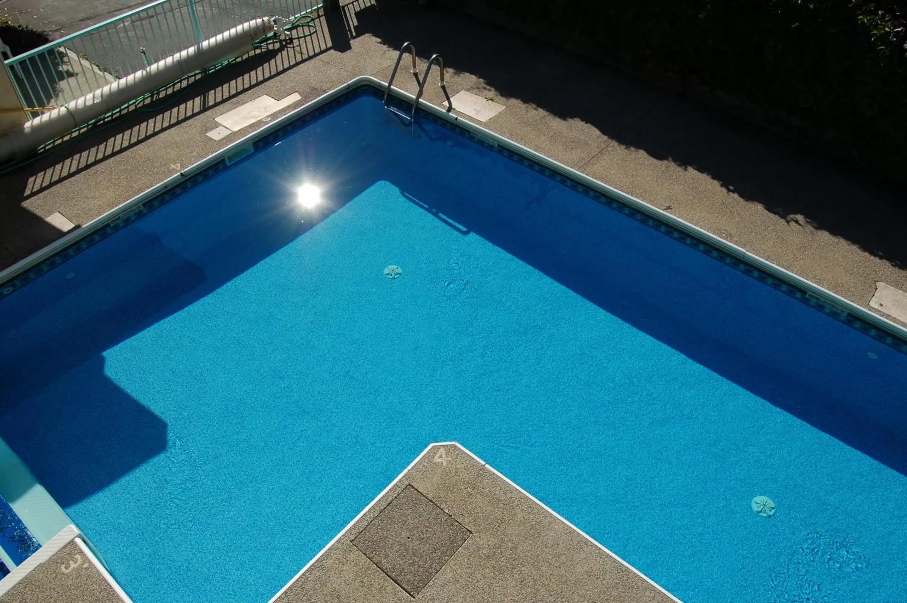 Swimming Pool in Summerland Motel