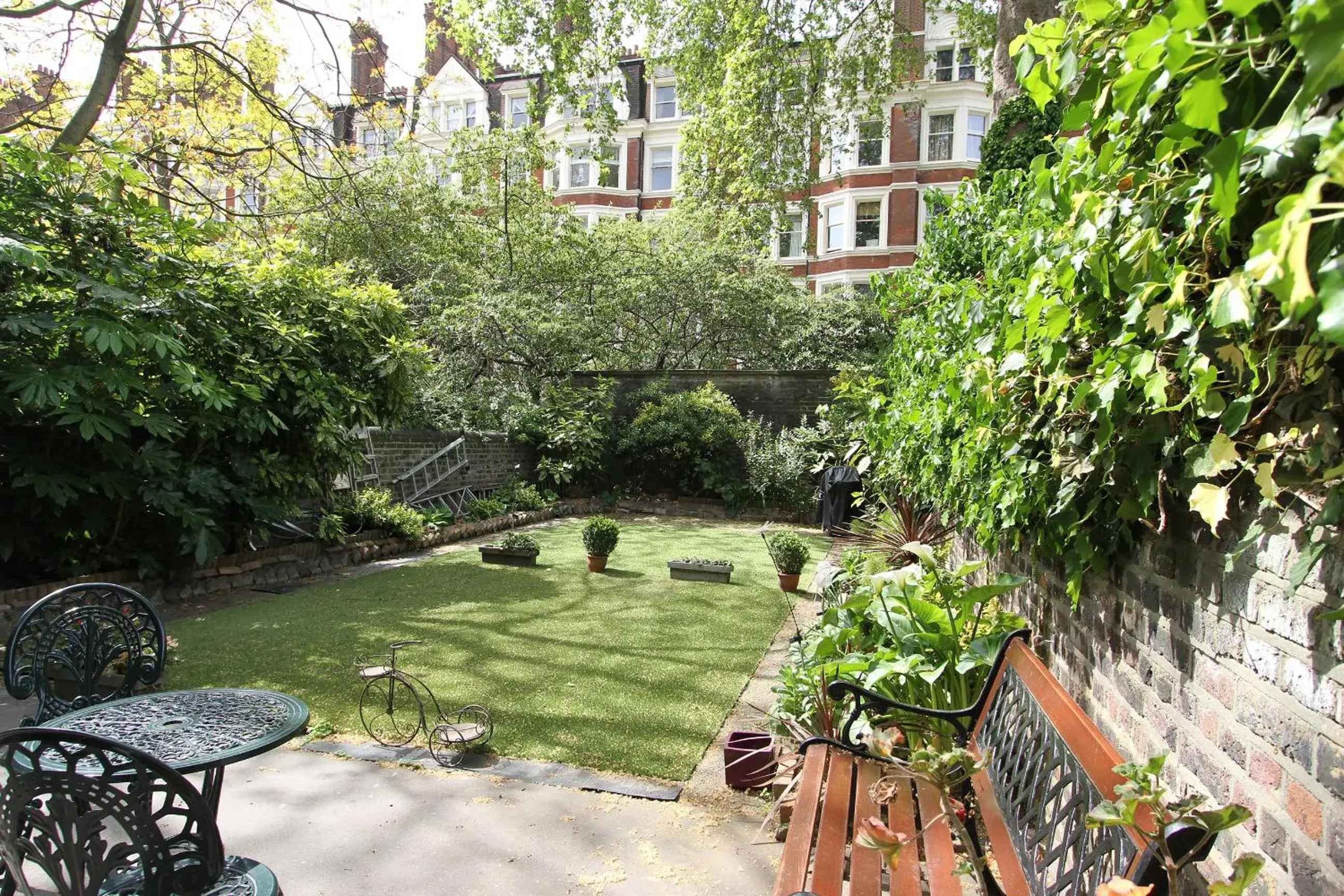 Garden in Arosfa Hotel London by Compass Hospitality