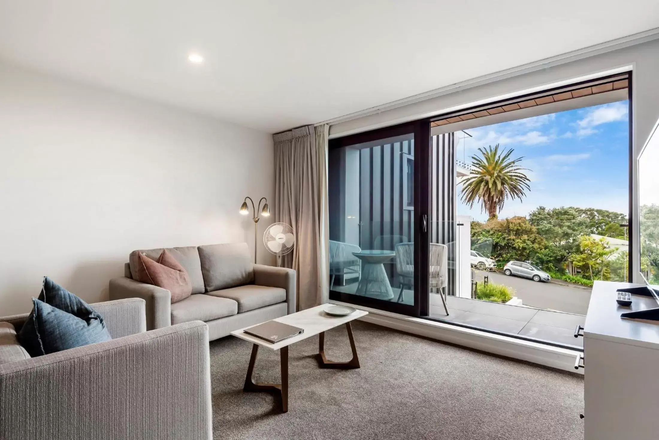 Living room, Seating Area in FERNZ Motel & Apartments Birkenhead