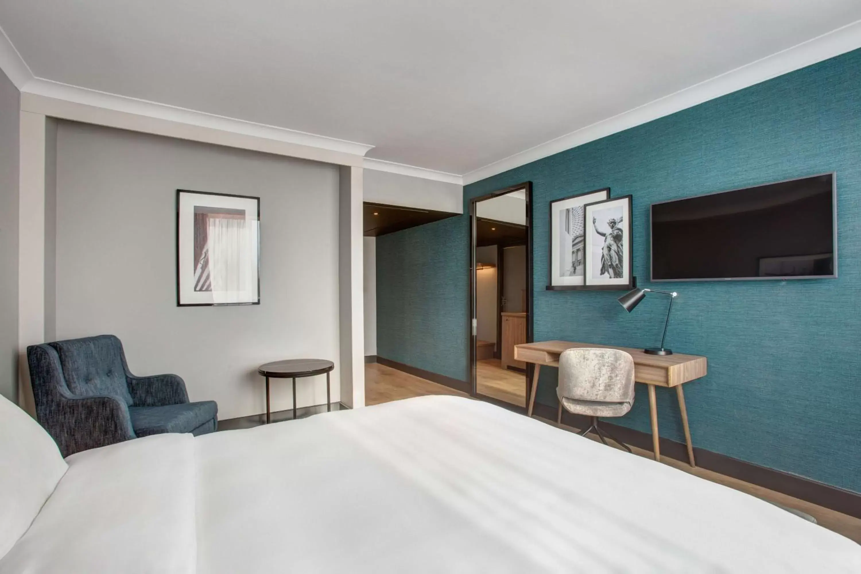 Photo of the whole room, Bed in Radisson Hotel and Conference Centre London Heathrow Photo of the whole room, Bed in Radisson Hotel and Conference Centre London Heathrow