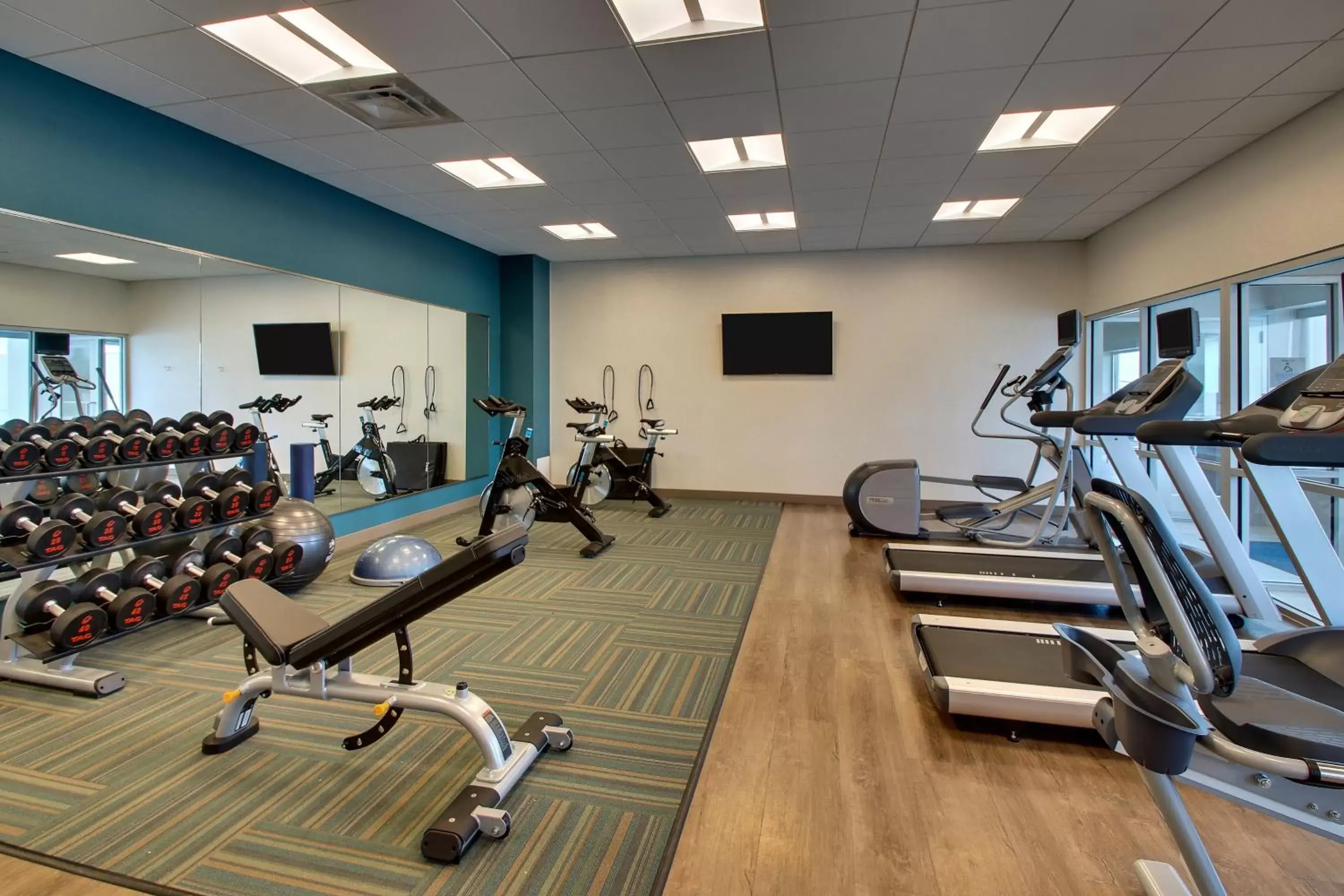 Spa and wellness centre/facilities, Fitness Center/Facilities in Holiday Inn Express & Suites Findlay North, an IHG Hotel