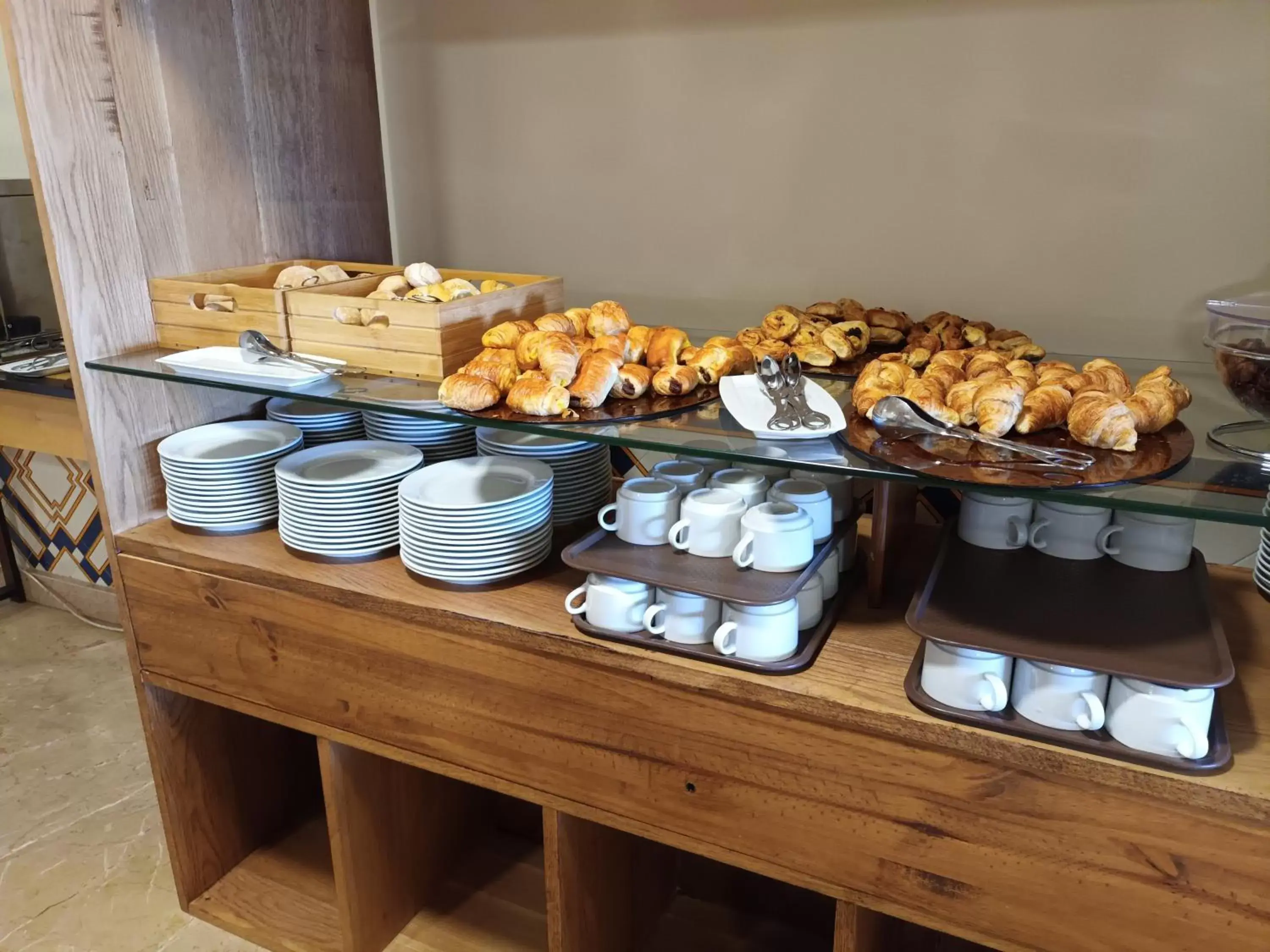 Buffet breakfast, Food in Vilar Oporto Hotel
