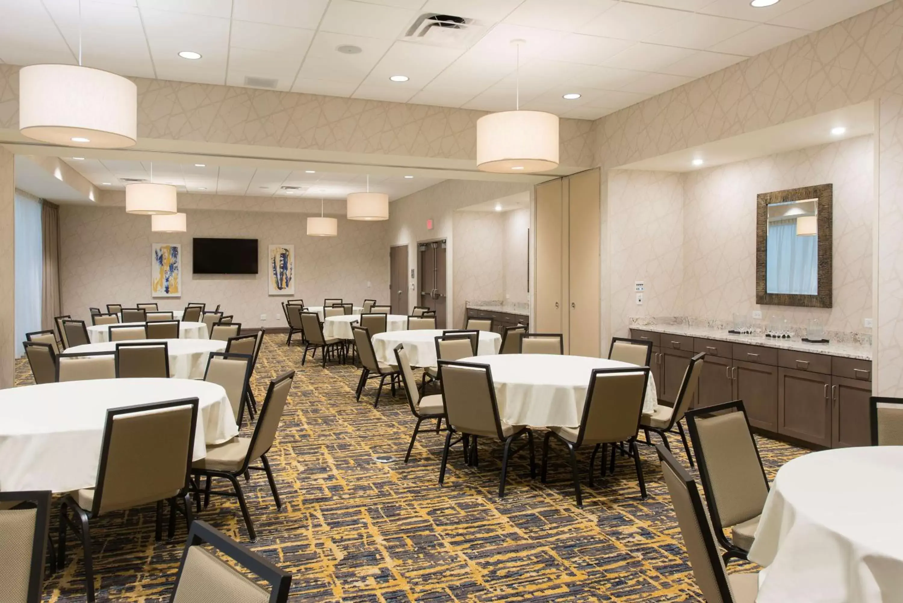 Meeting/conference room, Restaurant/Places to Eat in Hampton Inn & Suites Grand Rapids Downtown