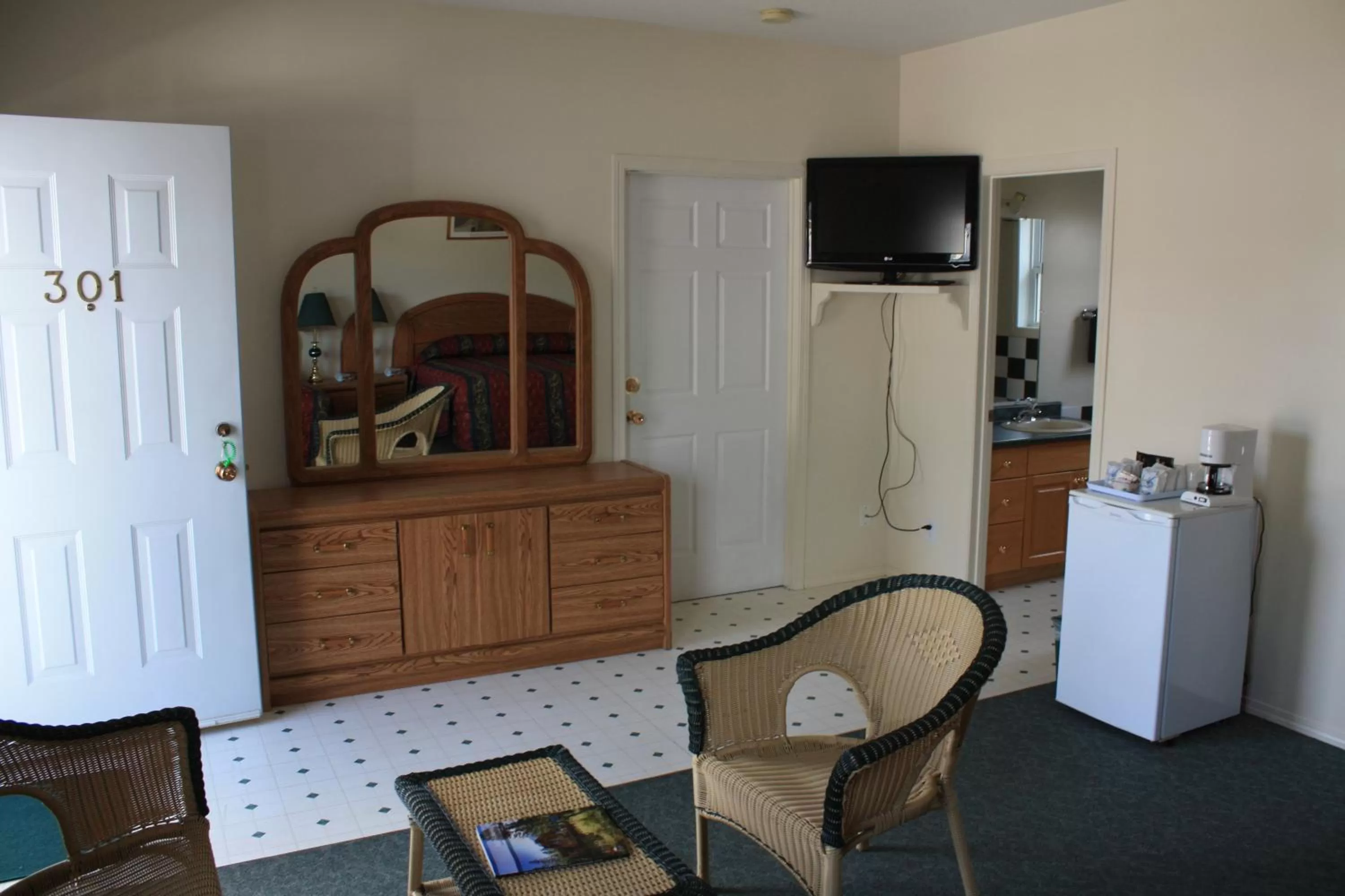 TV and multimedia, TV/Entertainment Center in Sunny Beach Motel