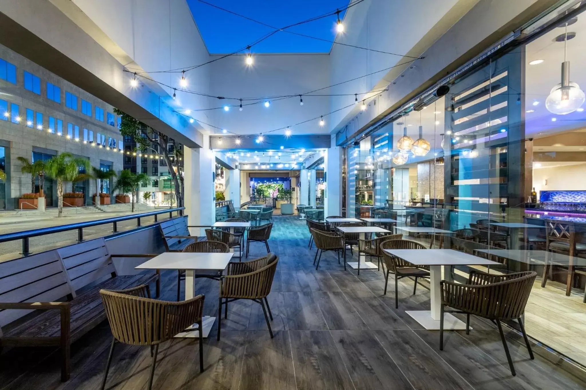 Lounge or bar, Restaurant/Places to Eat in Crowne Plaza Hotel Los Angeles Harbor, an IHG Hotel