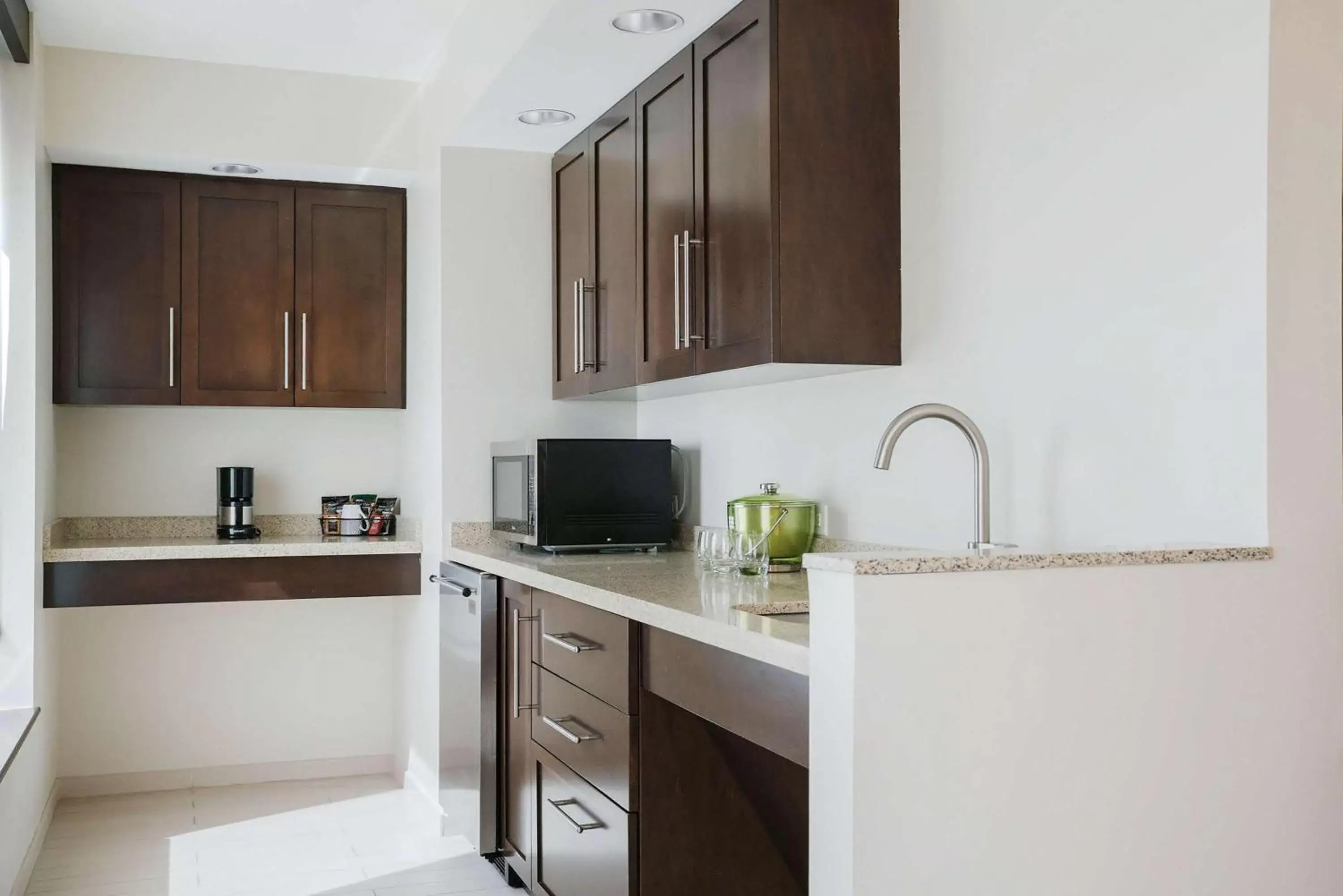 Photo of the whole room, Kitchen/Kitchenette in Hyatt Place Buffalo / Amherst, NY