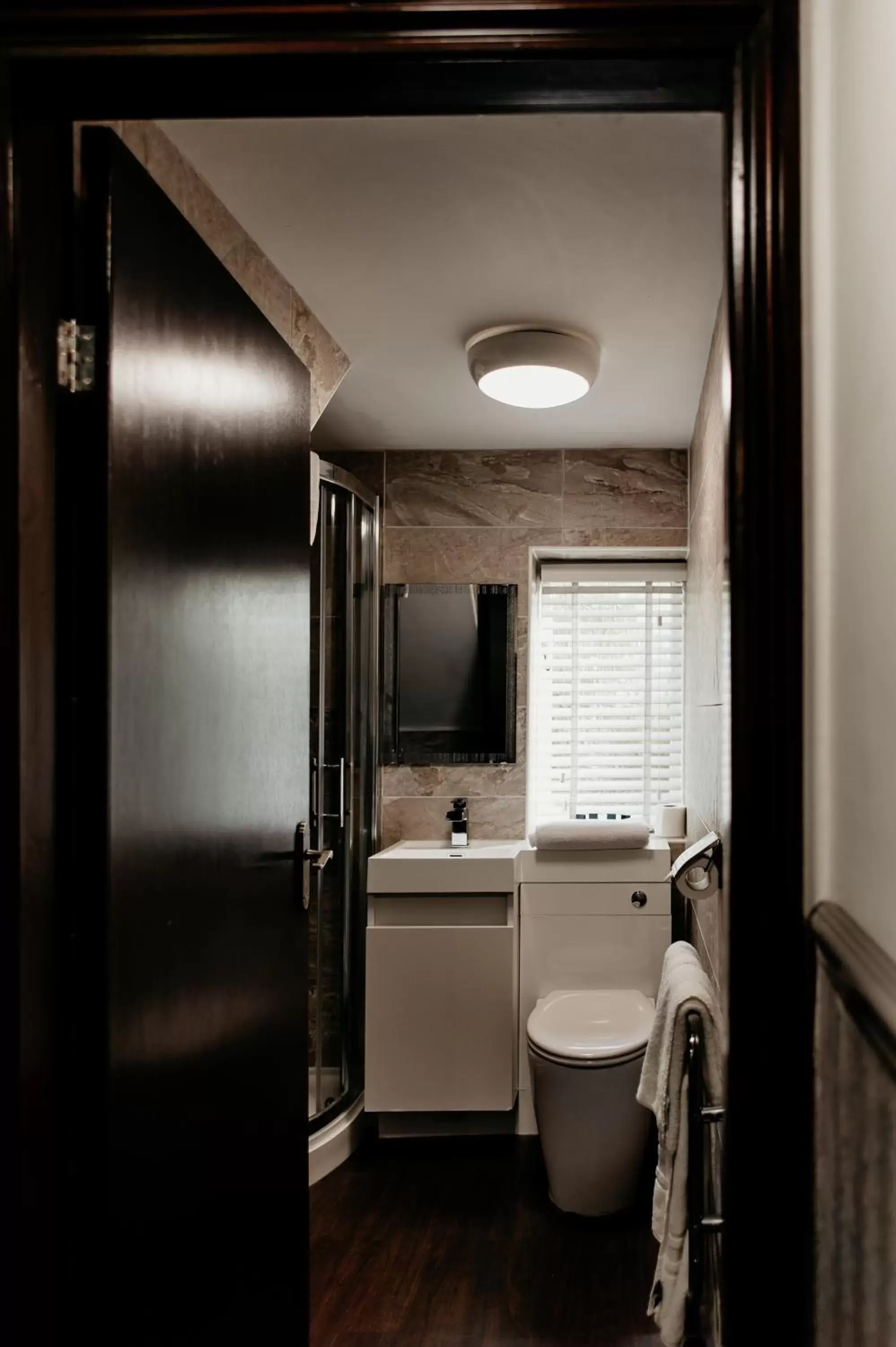 Bathroom in Oak Farm Hotel