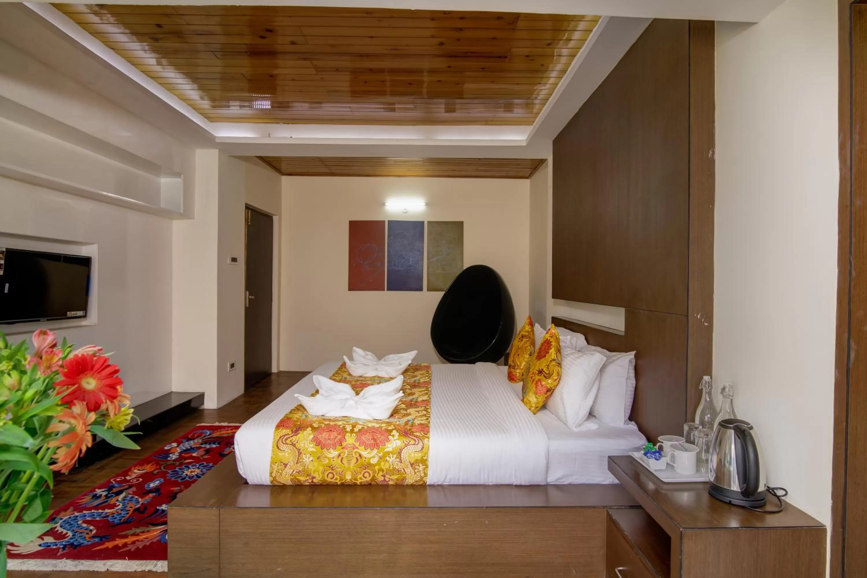 Bedroom in Muscatel Yavachi - 400 Mts from MG Marg