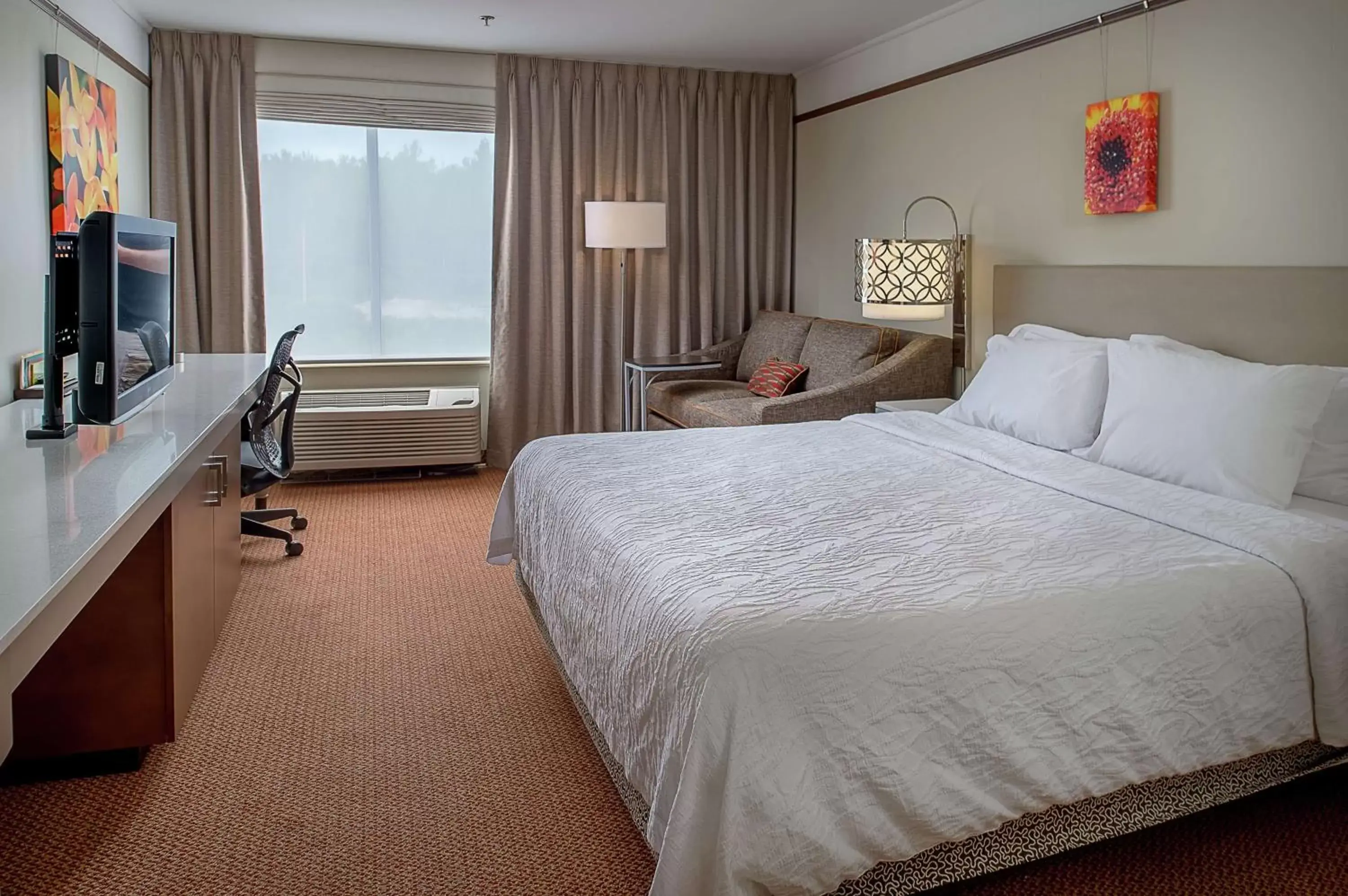 Bedroom, Bed in Hilton Garden Inn St. Louis/Chesterfield