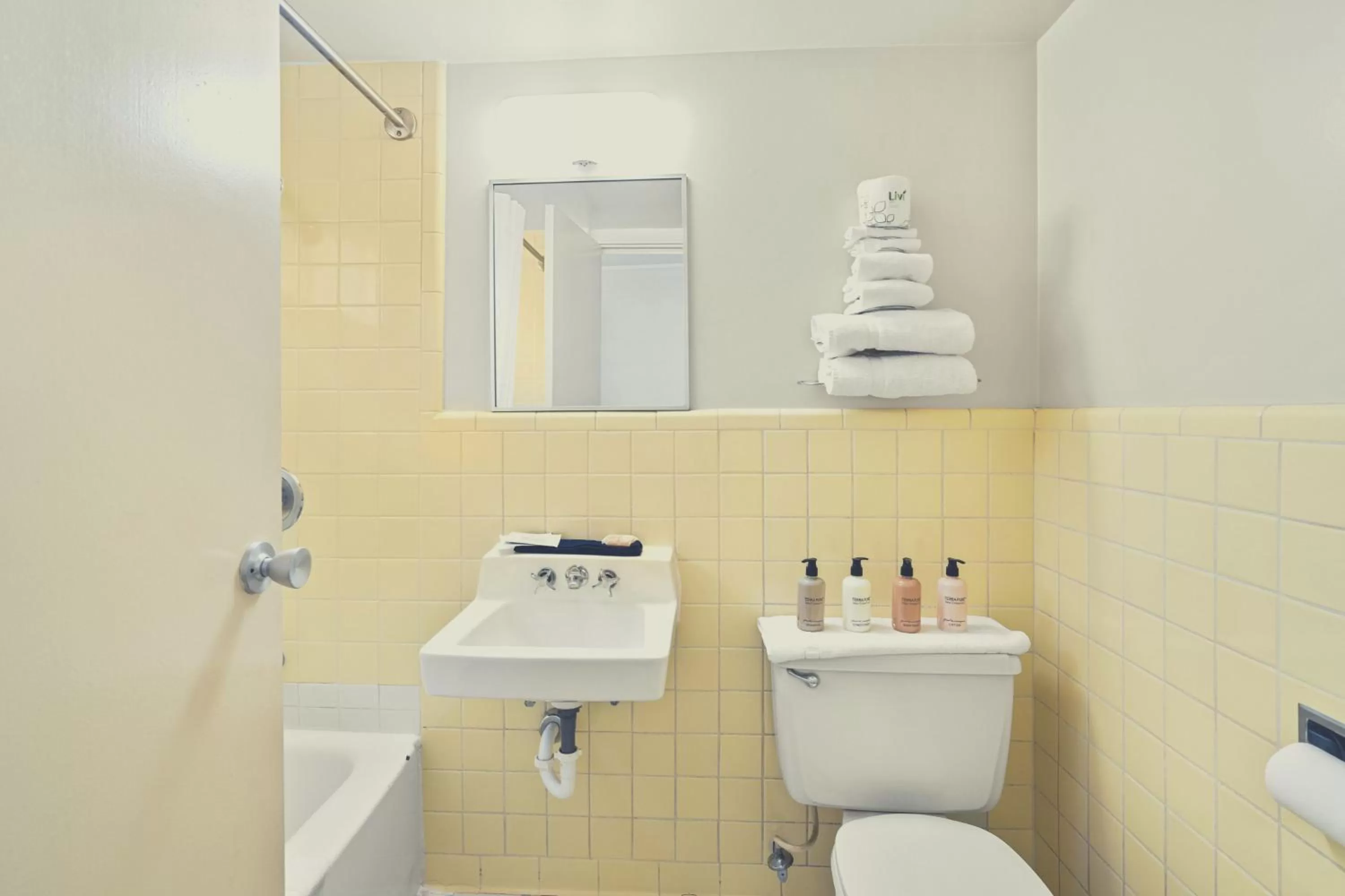 Bathroom in Stardust Motel Wallace