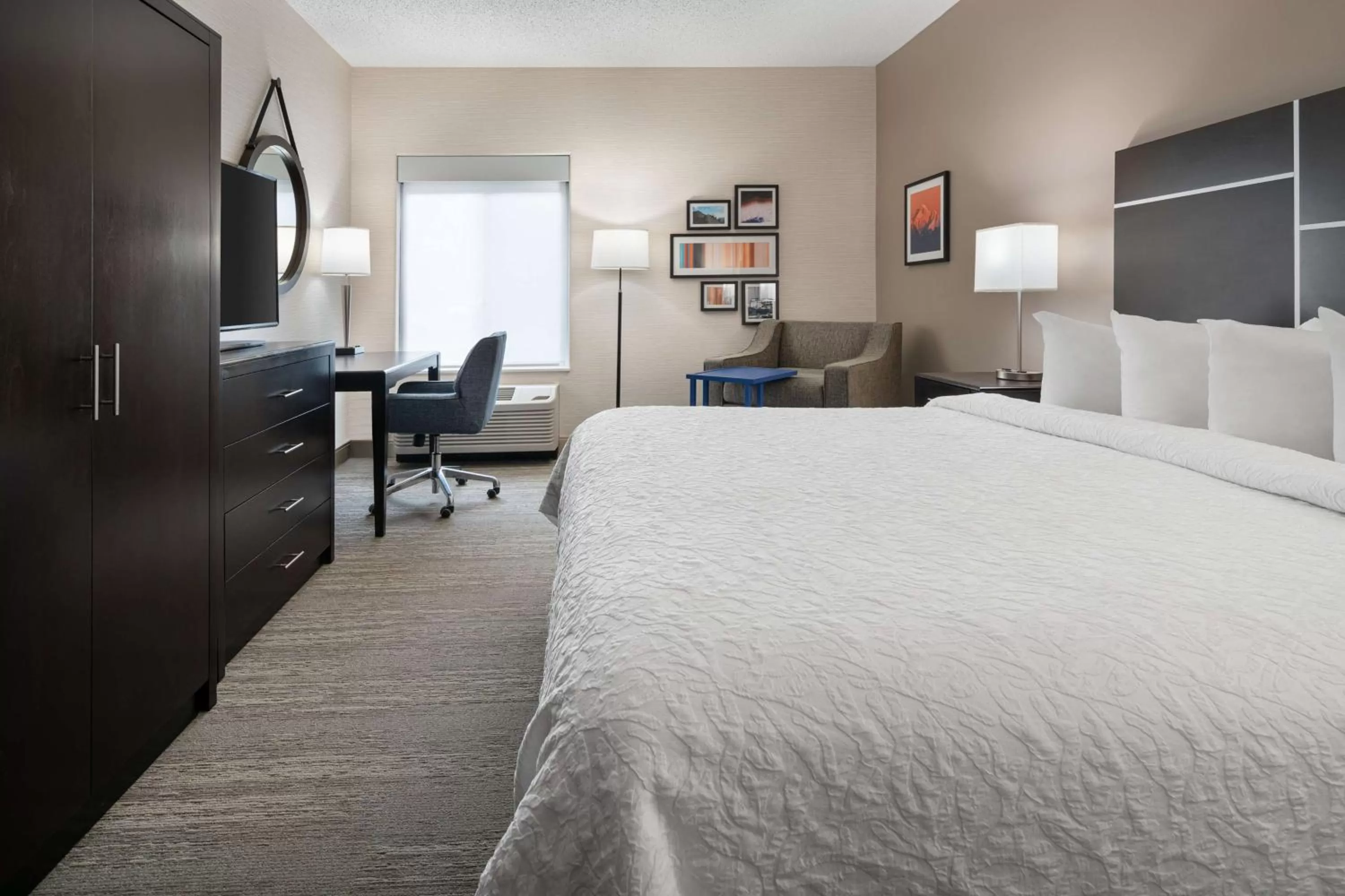 TV and multimedia, Bed in Hampton Inn Loveland