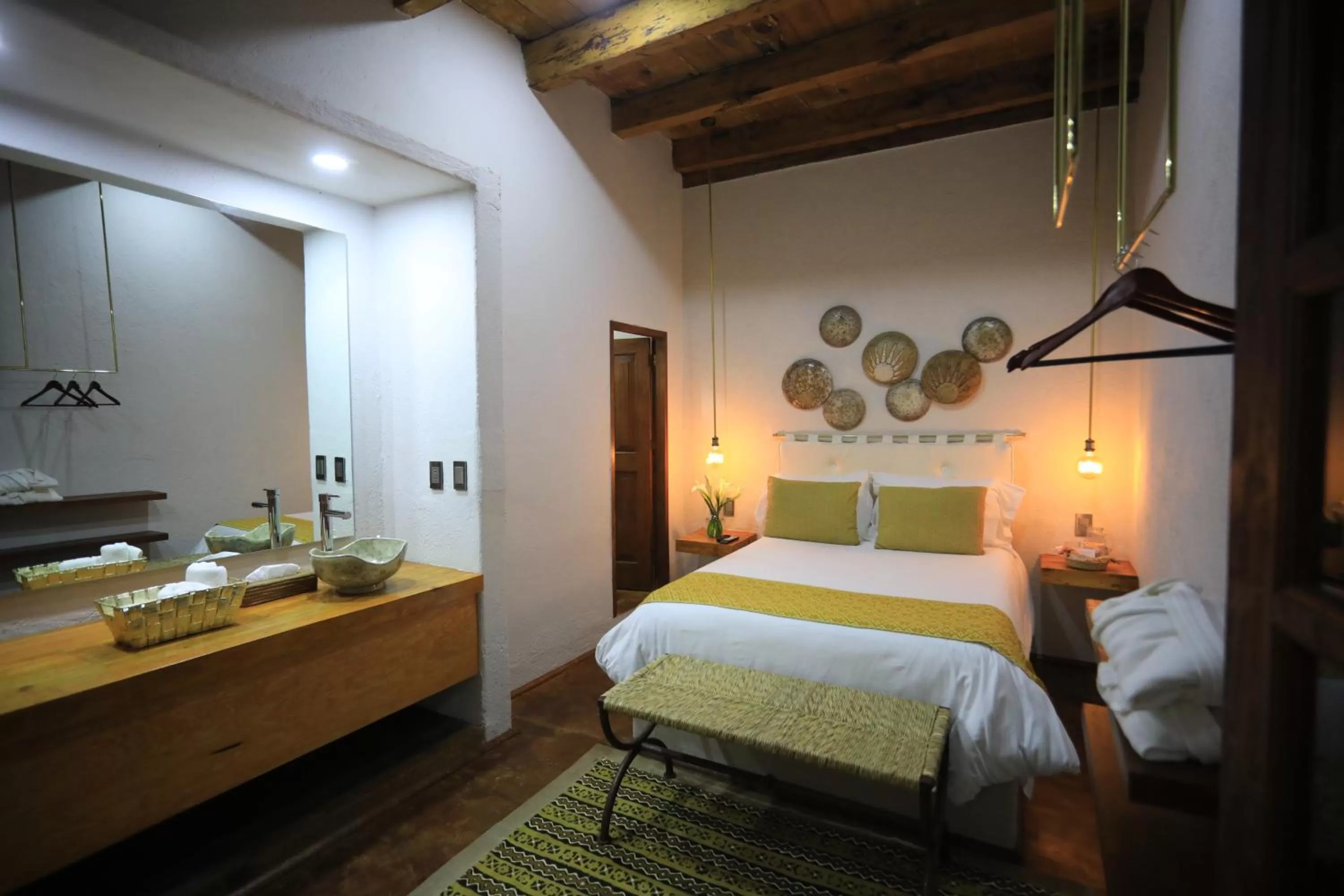 Photo of the whole room, Bed in La Dorada Town view