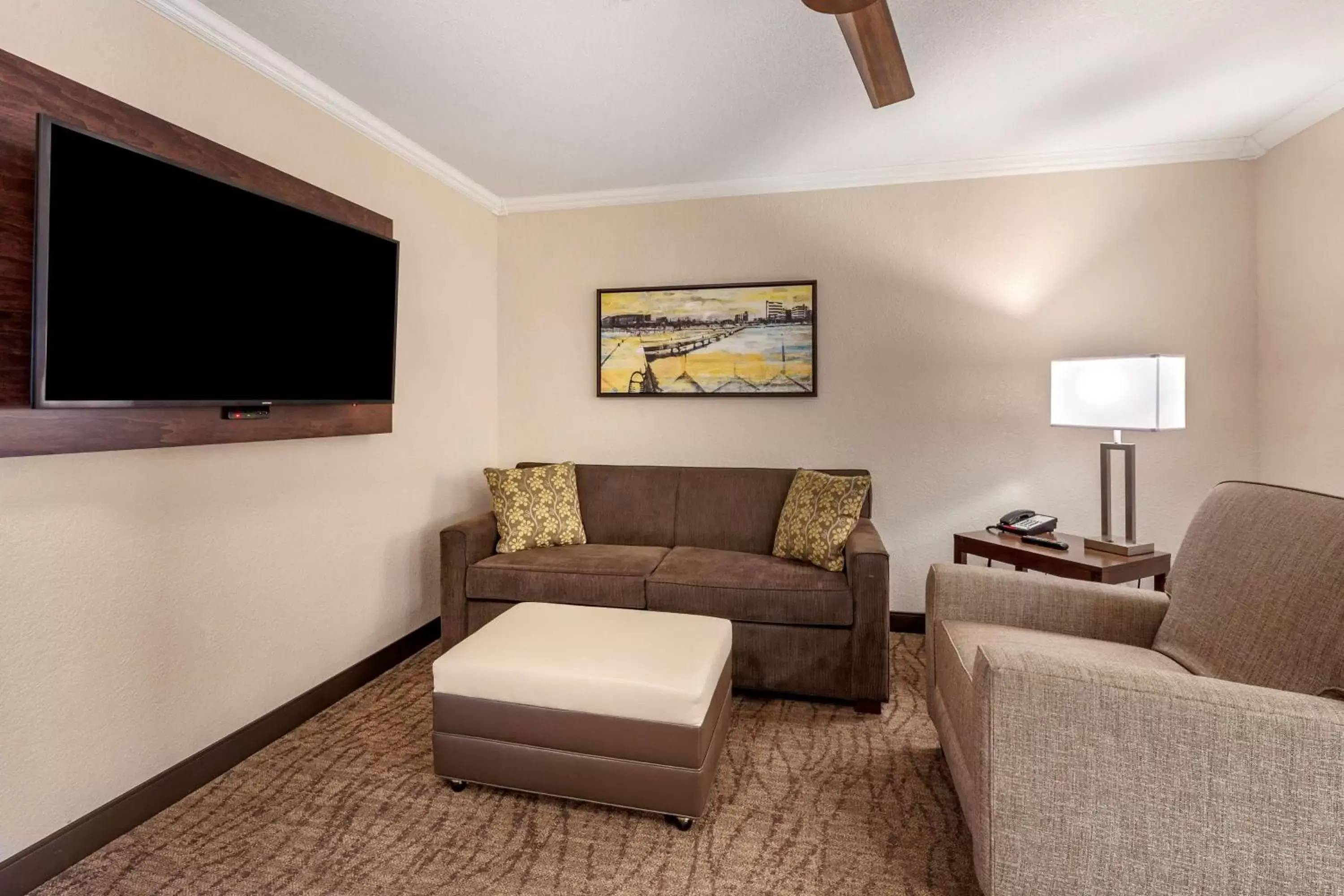 Bedroom, Seating Area in Best Western Premier Bridgewood Hotel Resort