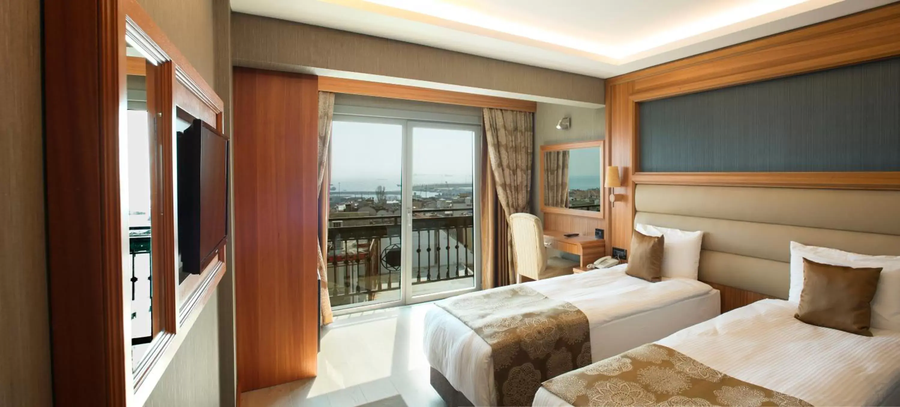 Shower in Ilkbal Deluxe Hotel &Spa Istanbul