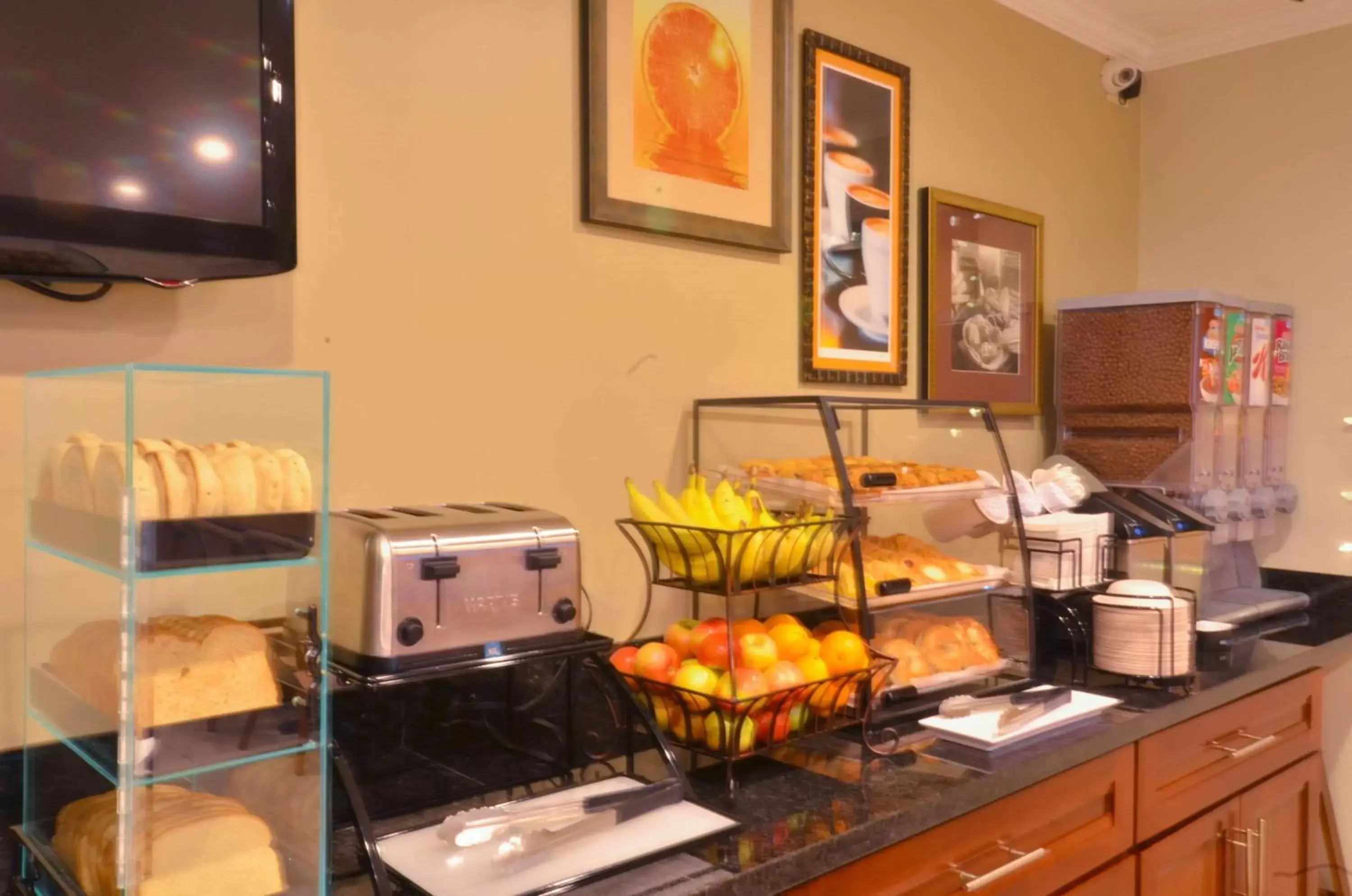 Restaurant/places to eat in Best Western The Inn & Suites Pacific Grove
